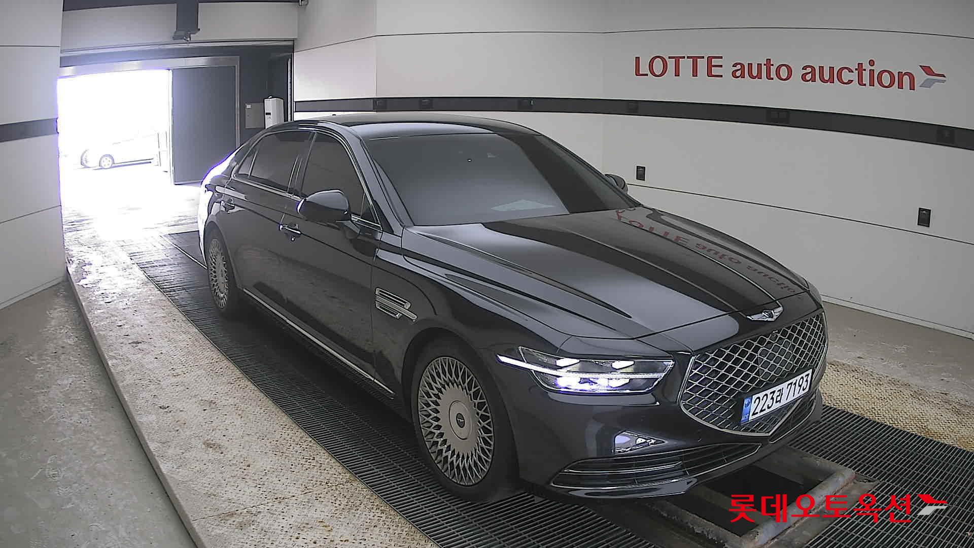 Genesis G90 - 6