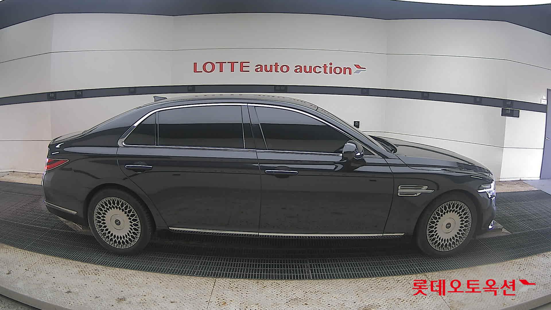 Genesis G90 - 21