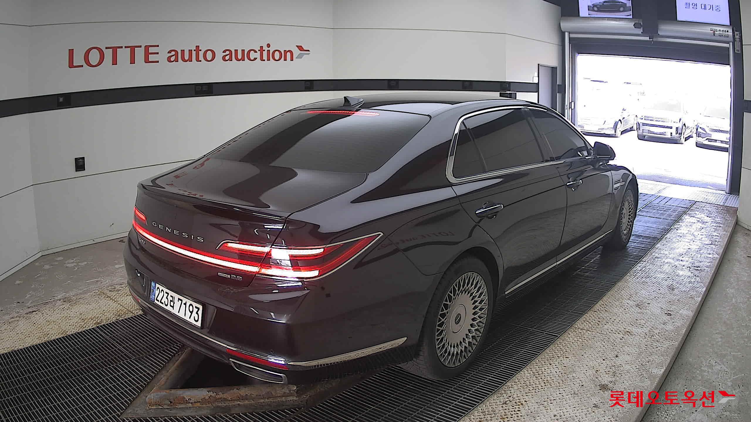 Genesis G90 - 5