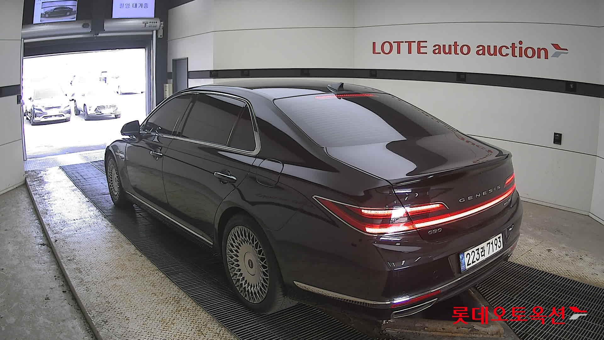 Genesis G90 - 4