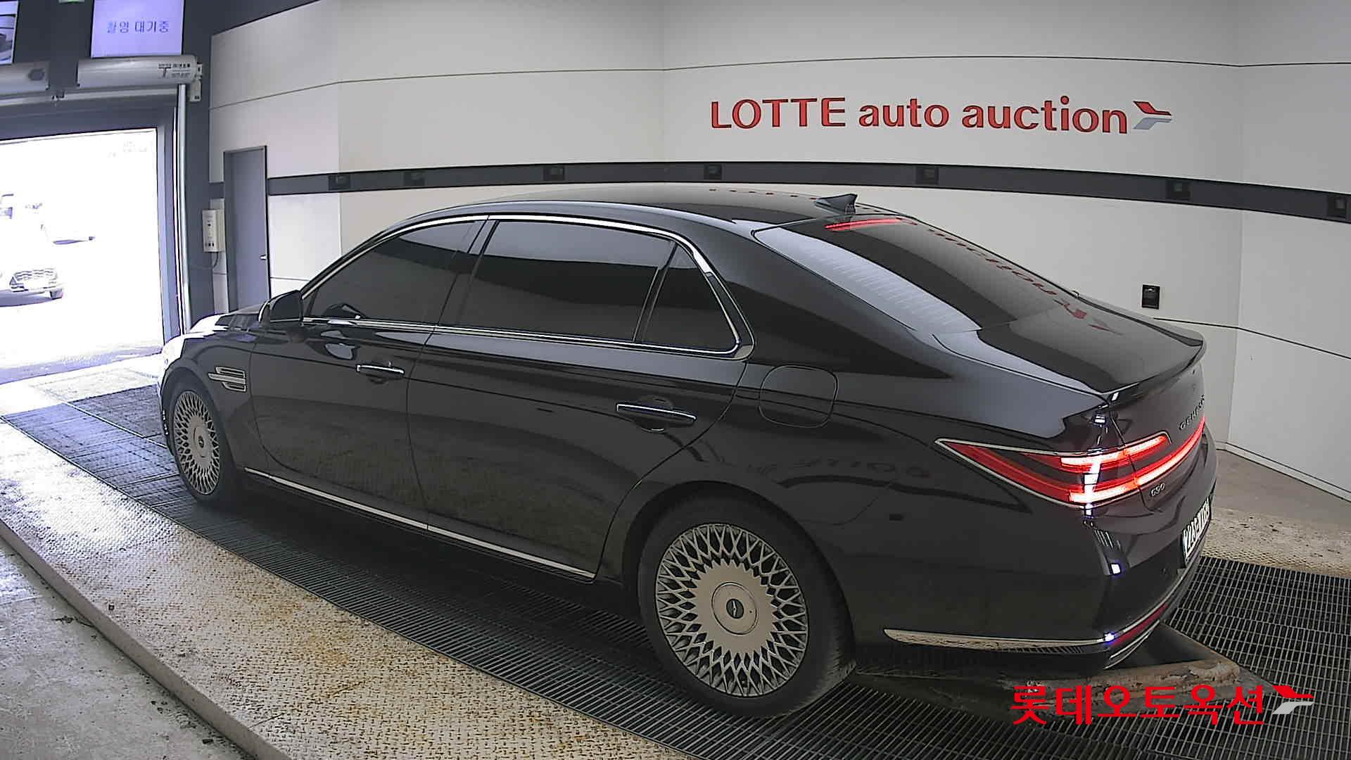 Genesis G90 - 15