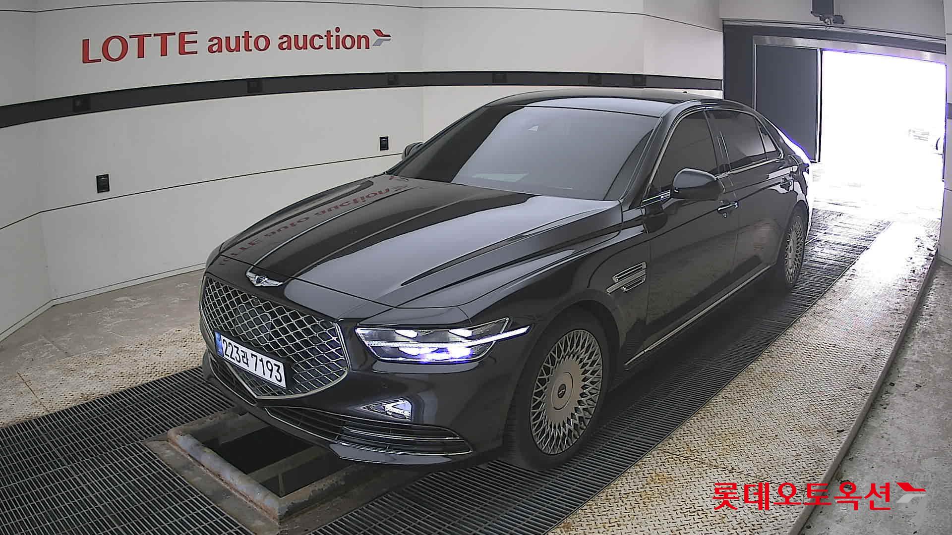 Genesis G90 - 3