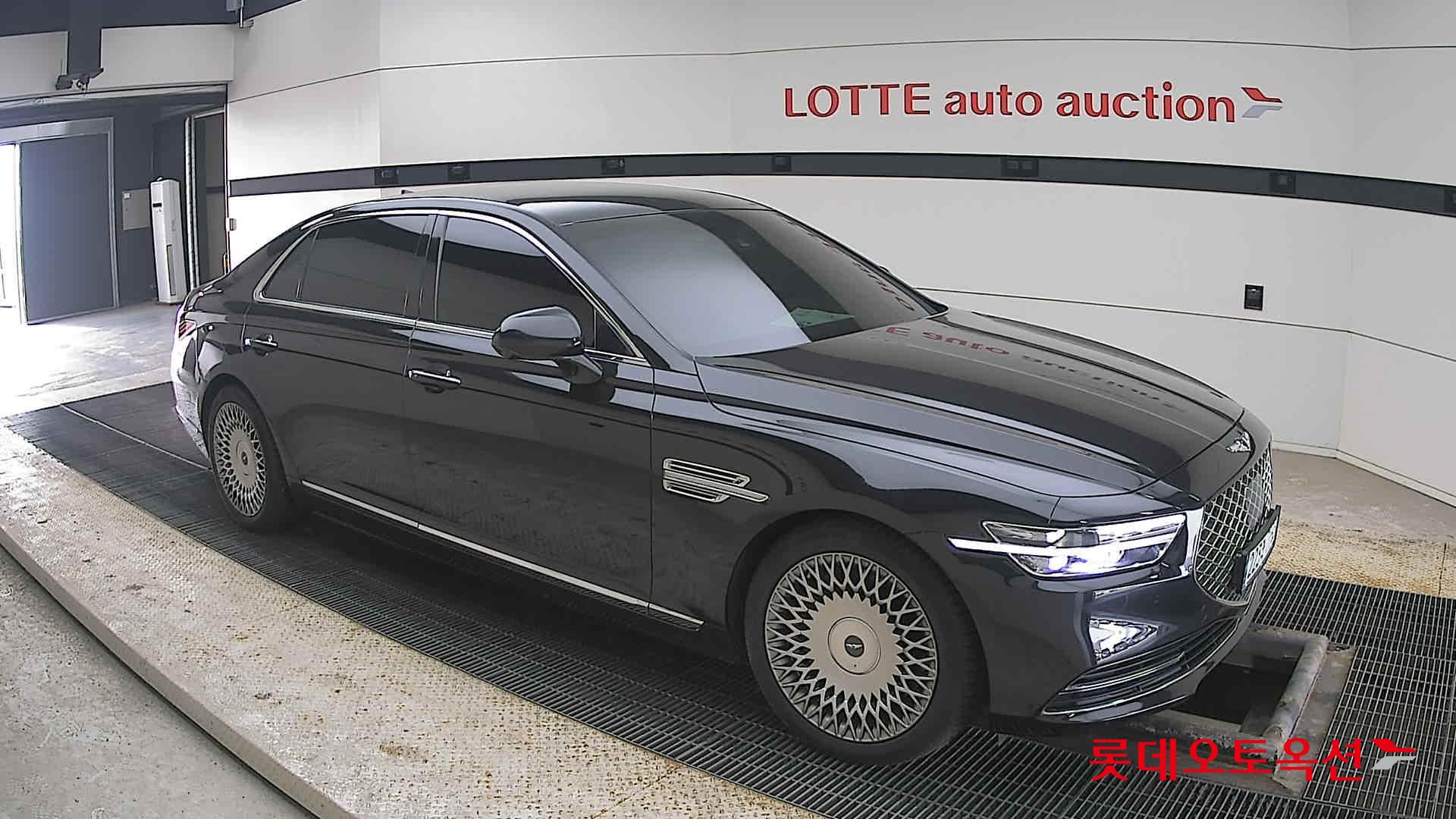Genesis G90 - 23