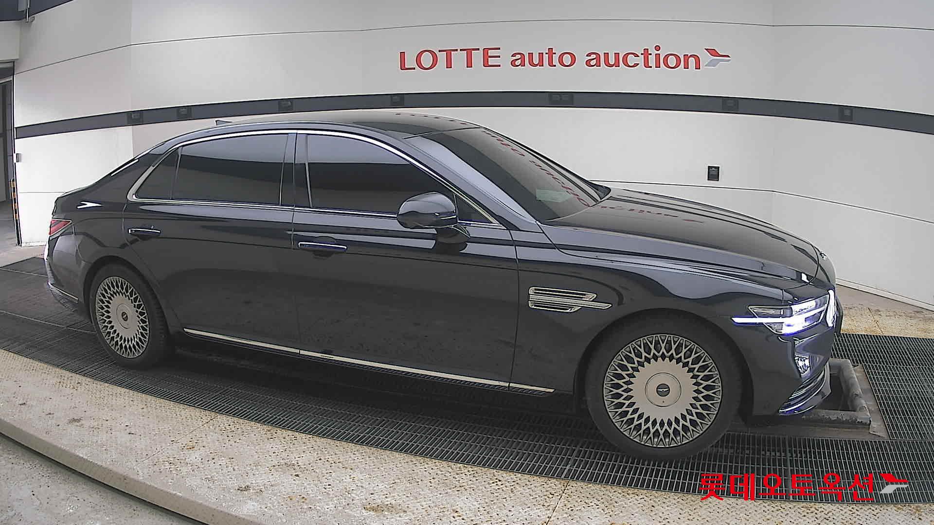 Genesis G90 - 22