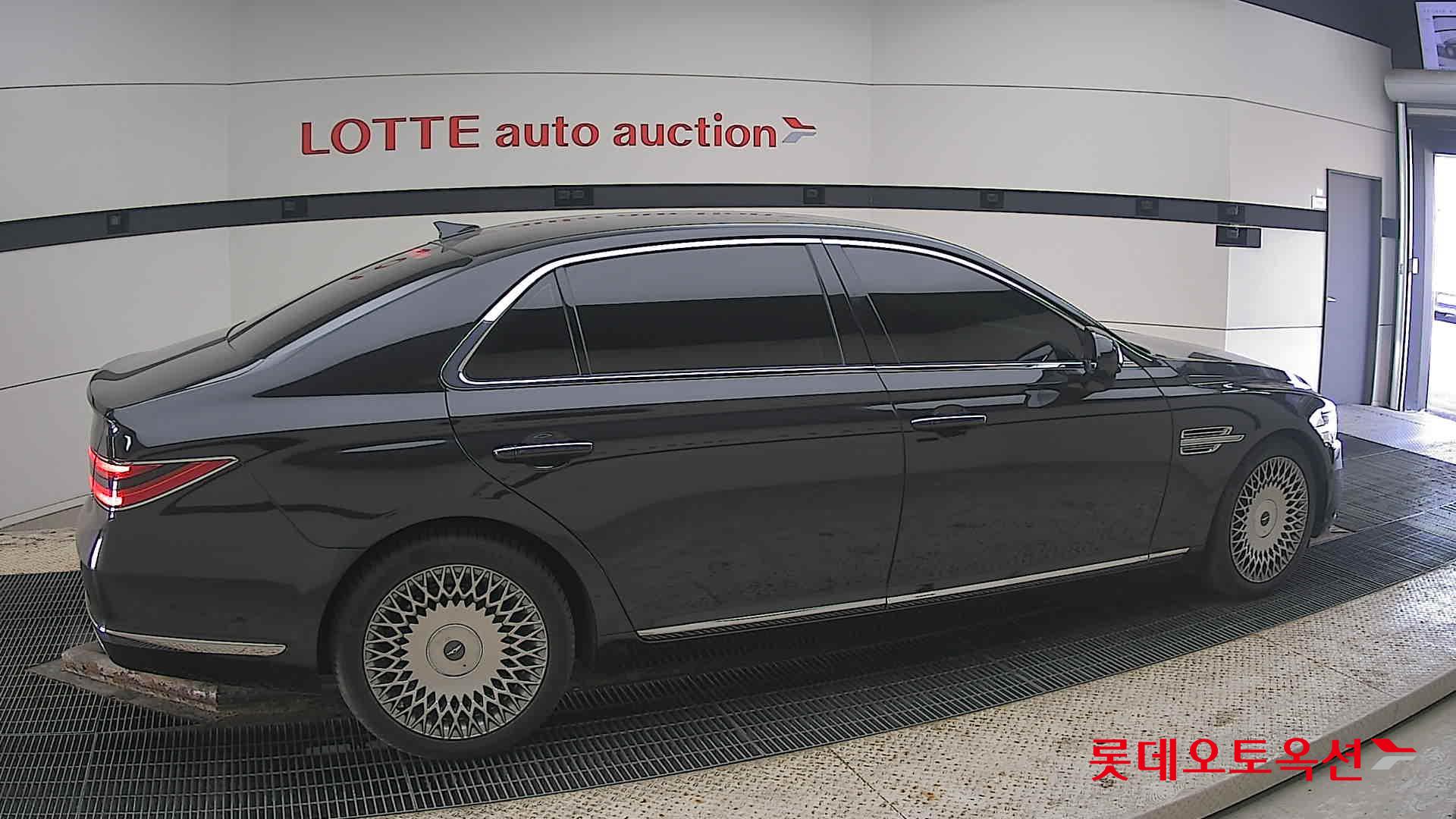 Genesis G90 - 20