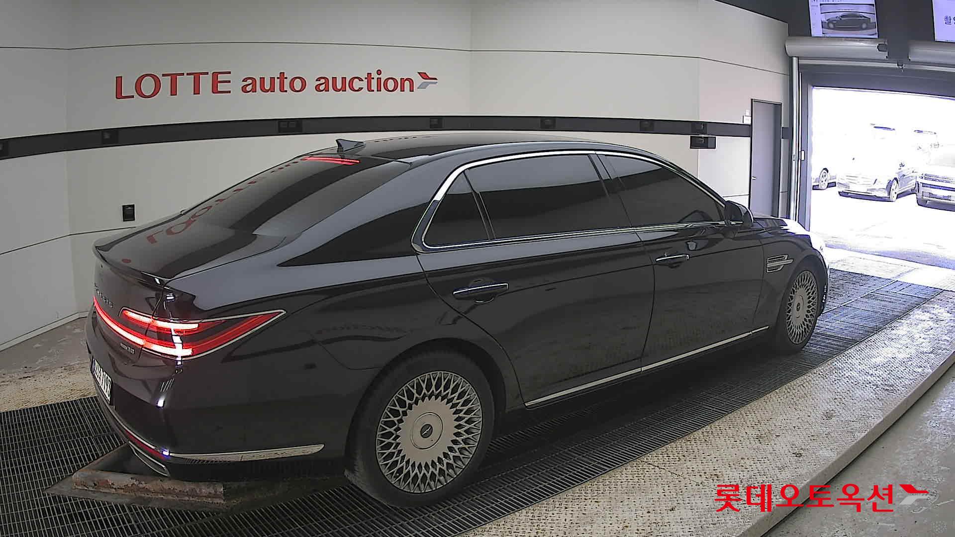 Genesis G90 - 19