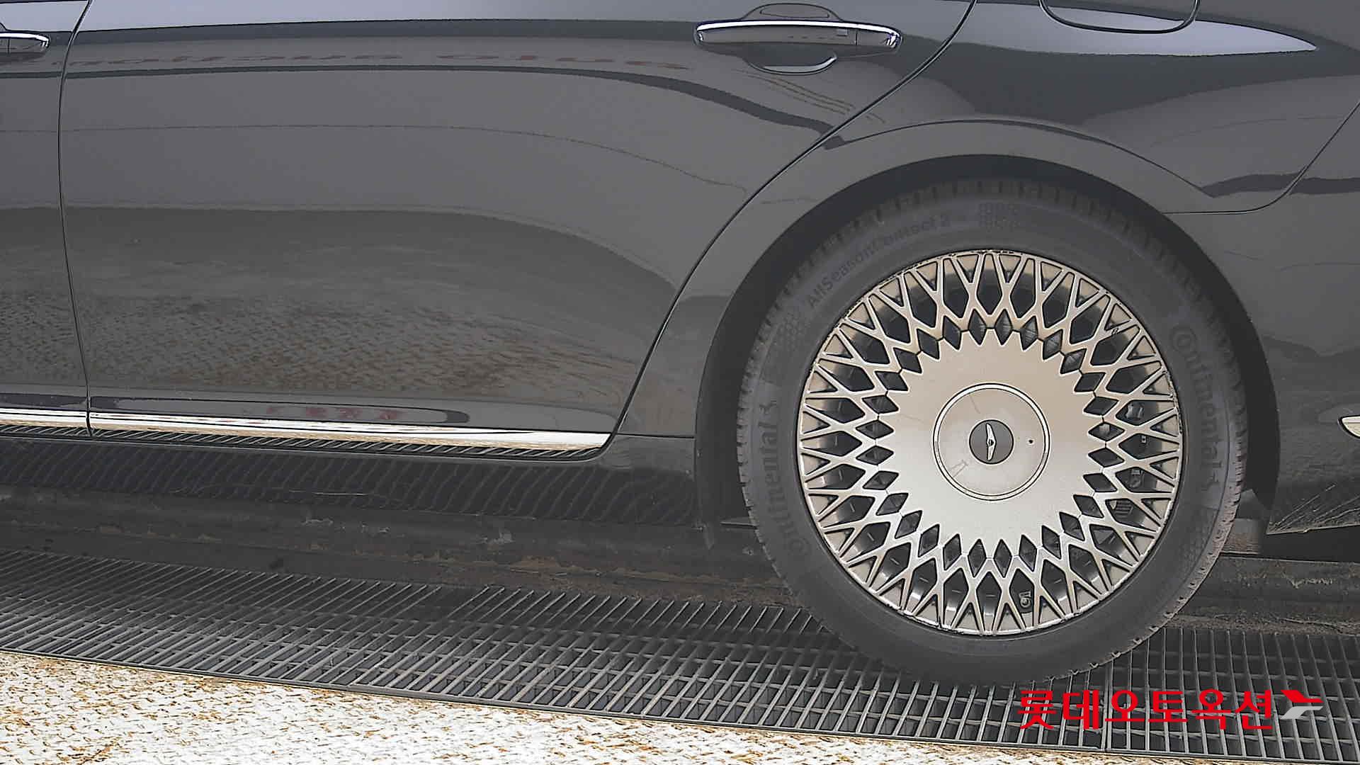 Genesis G90 - 26