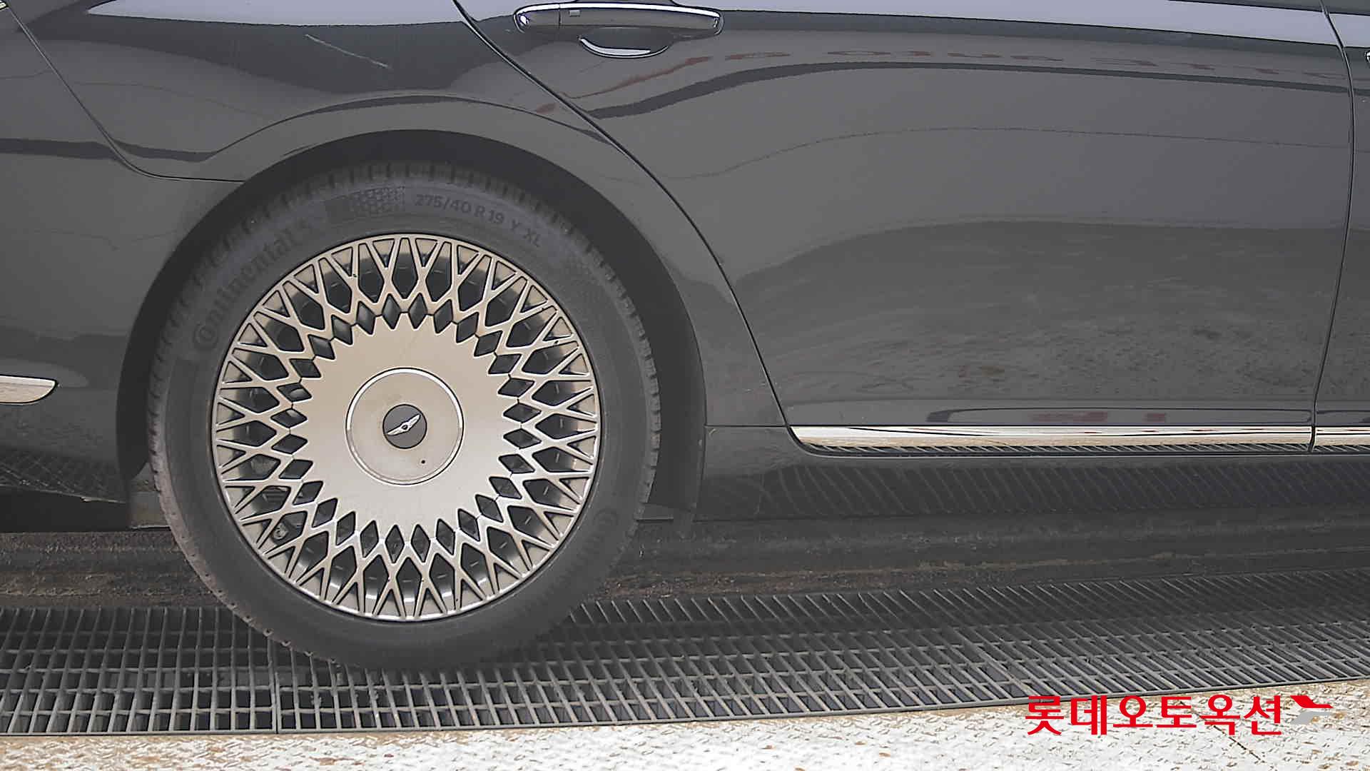 Genesis G90 - 28