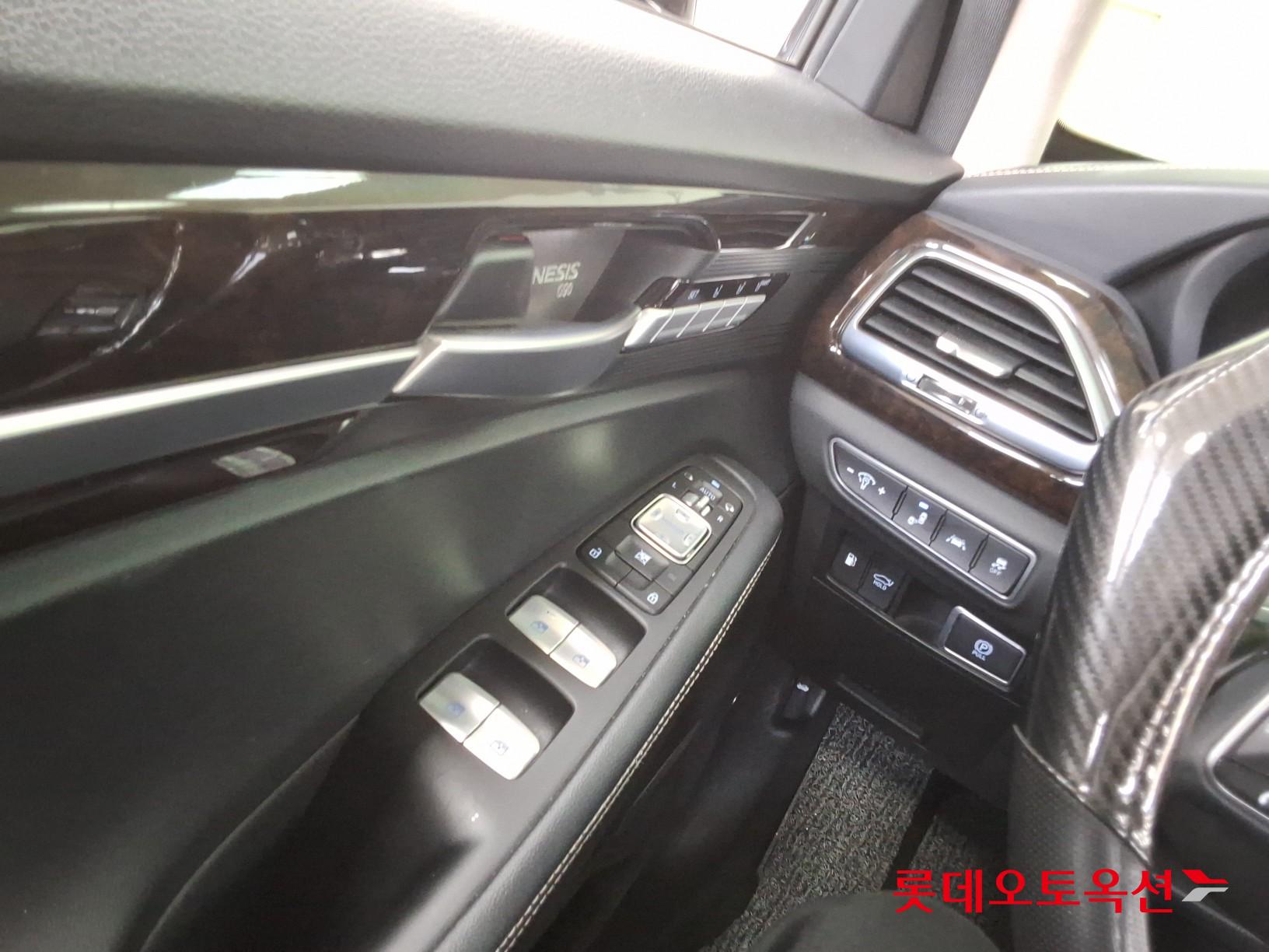 Genesis G90 - 29