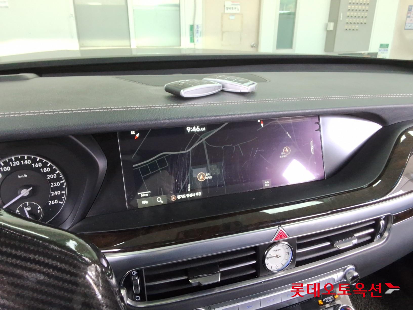 Genesis G90 - 32