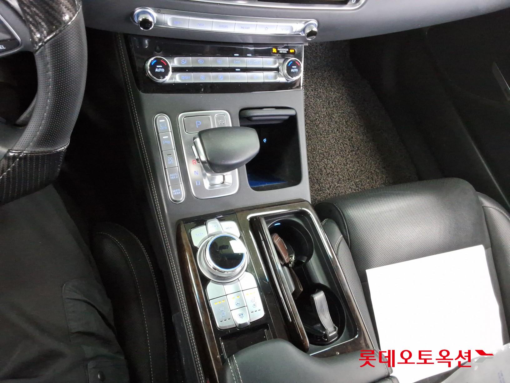 Genesis G90 - 34