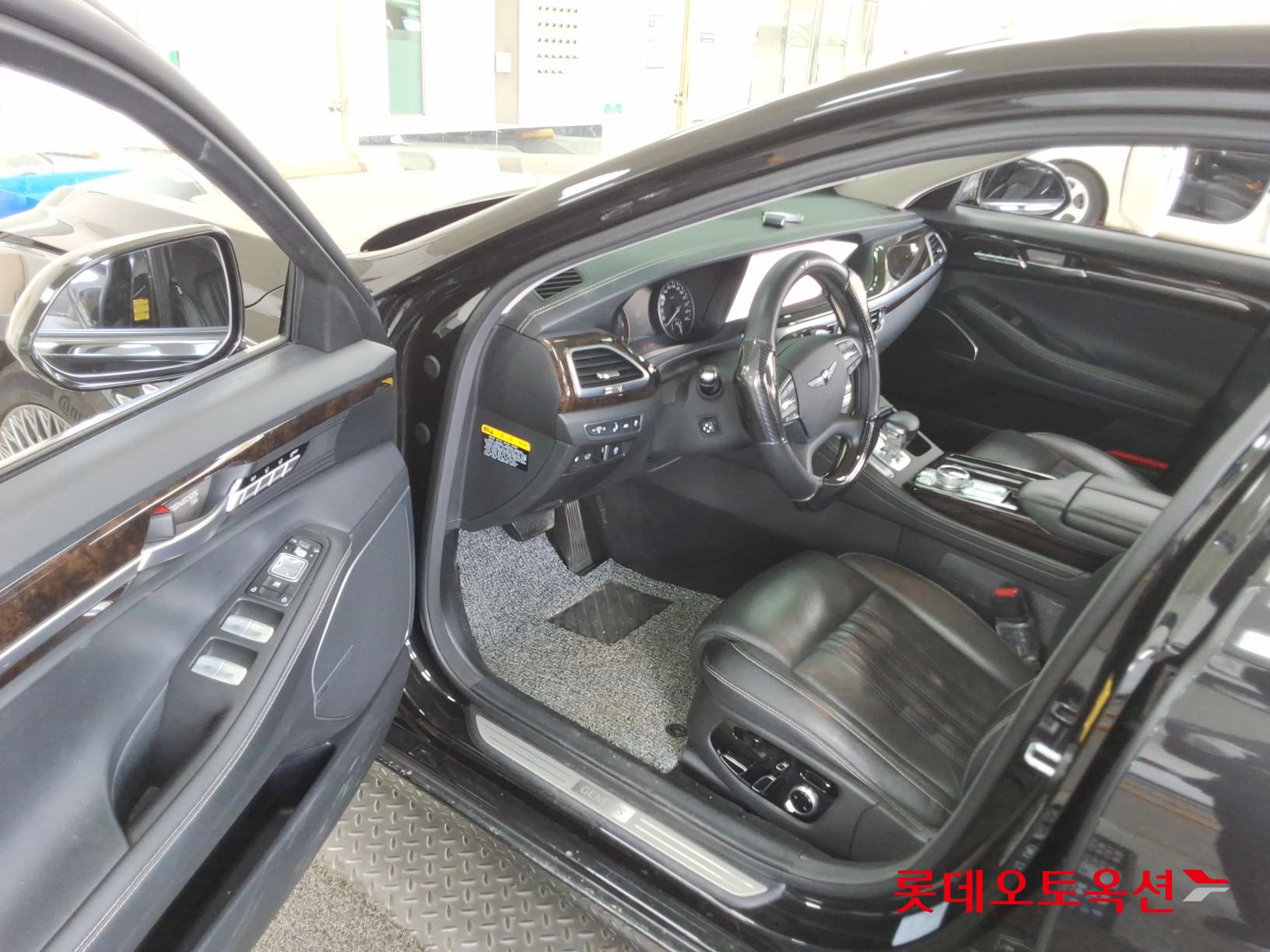 Genesis G90 - 35