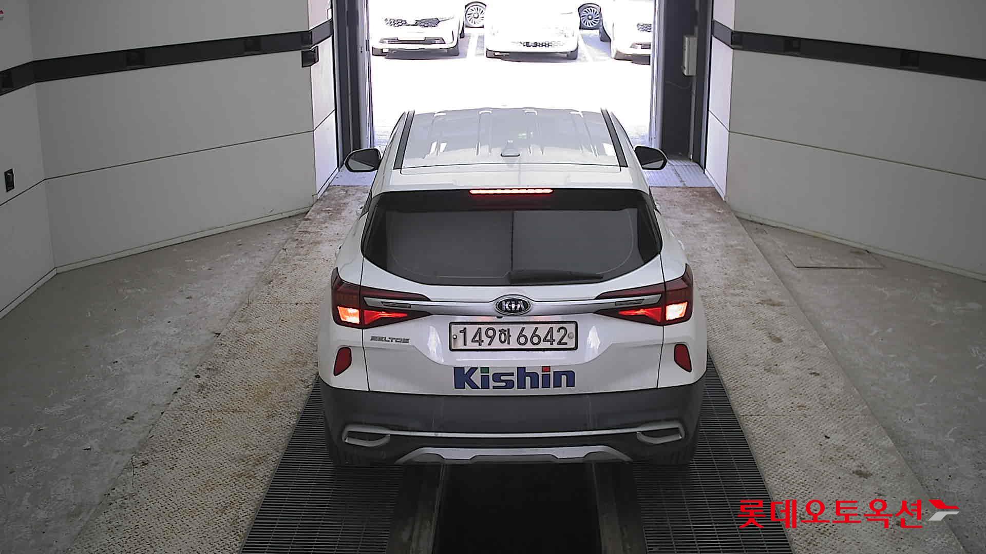 Kia Seltos 2022 Белый из Кореи, фото 5