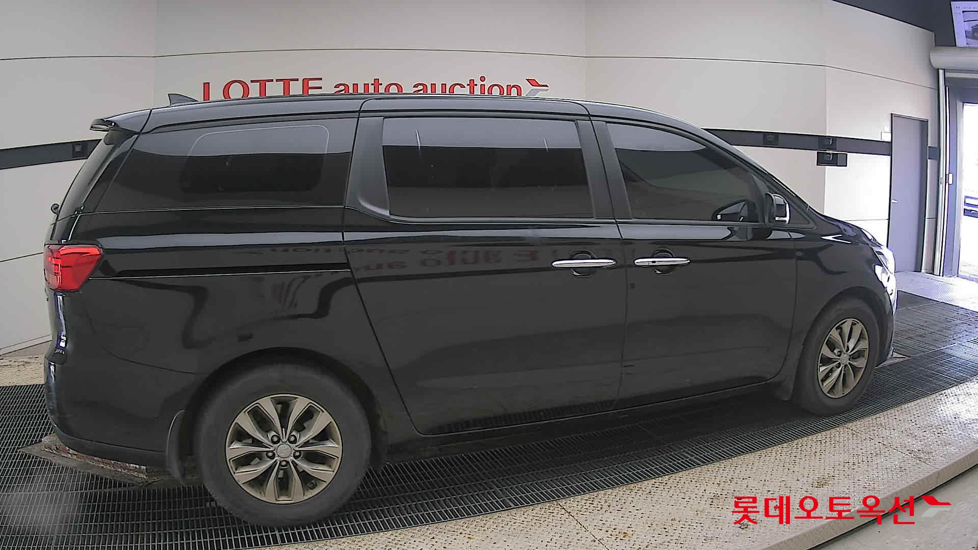 Kia Carnival id 3822947 из Кореи 18