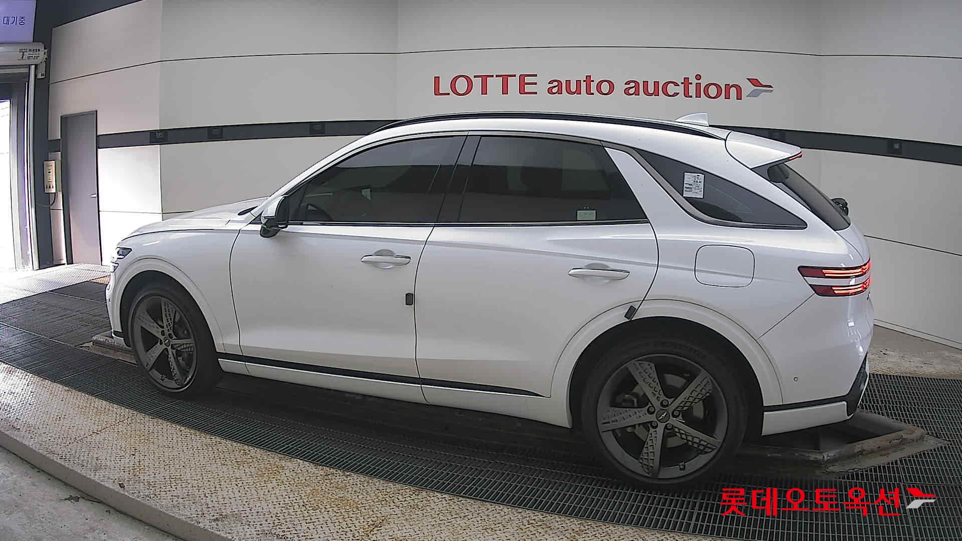 جينسس جي في 70