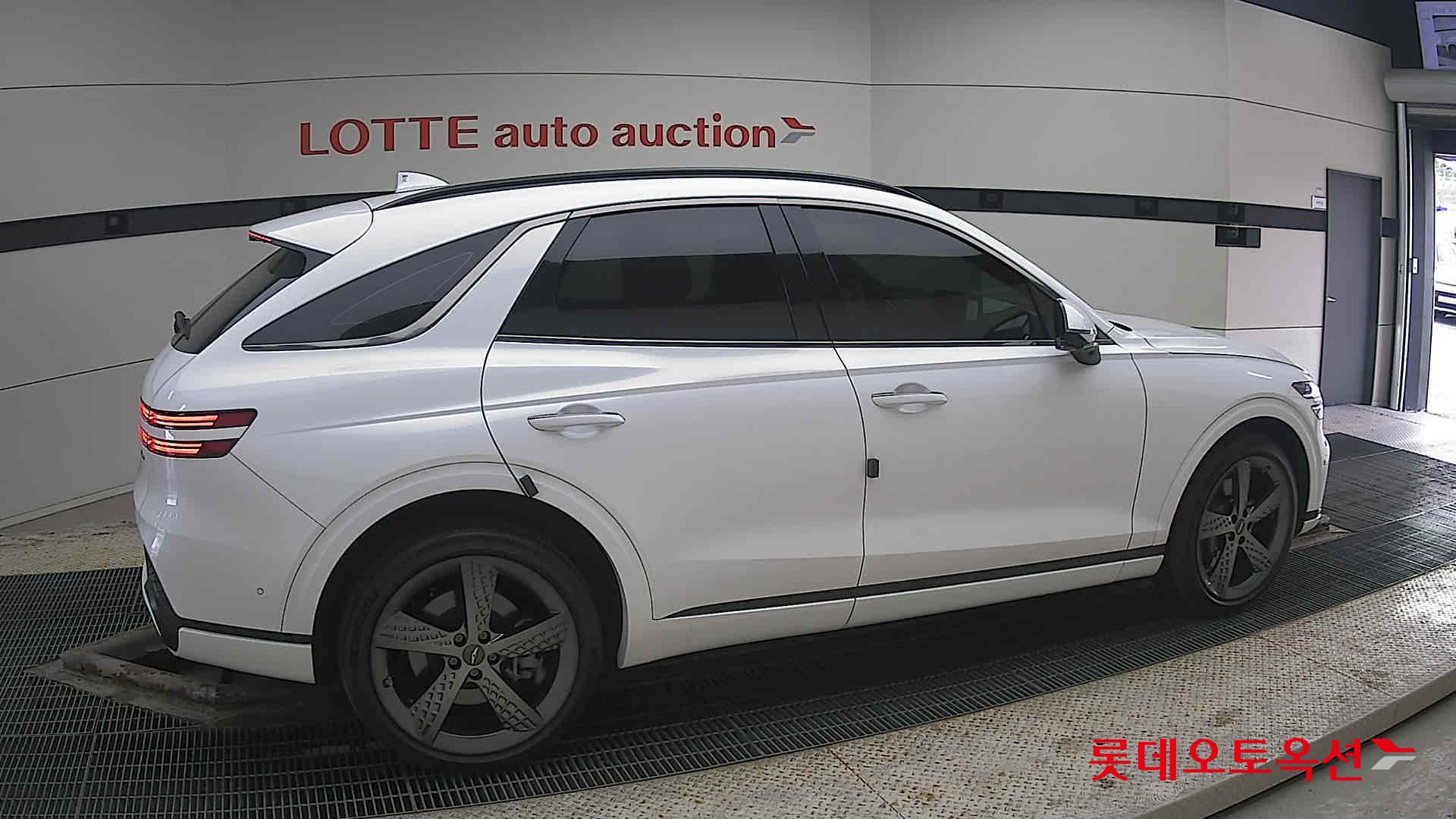 جينسس جي في 70