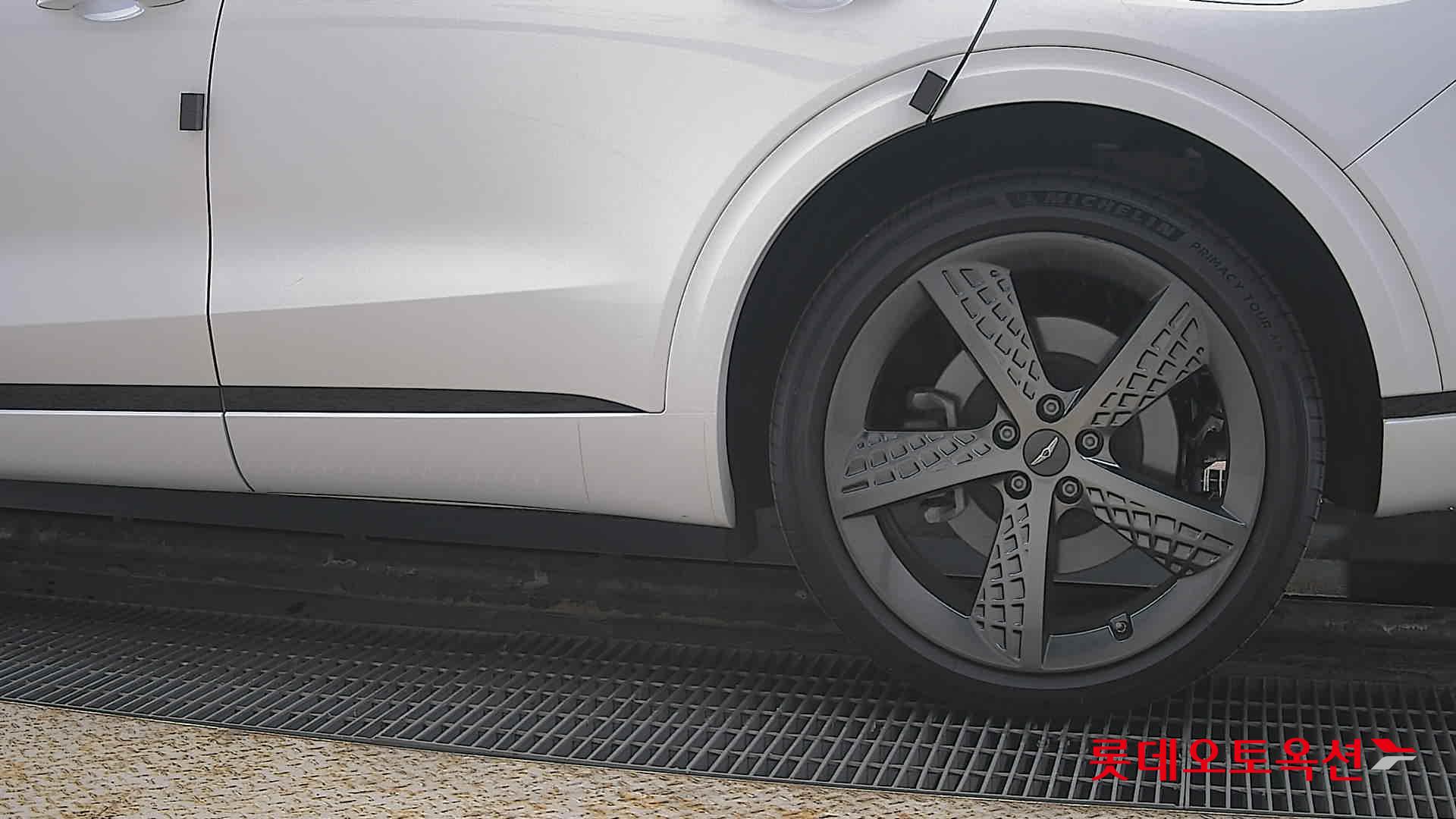 جينسس جي في 70