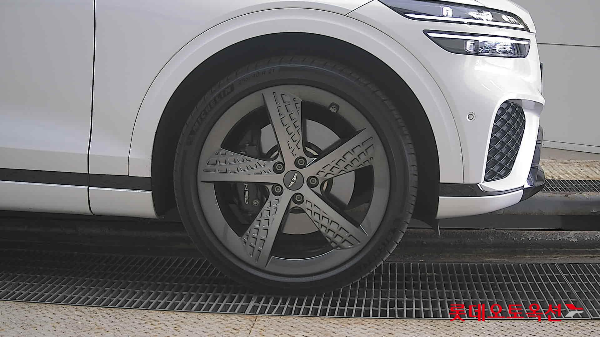 جينسس جي في 70