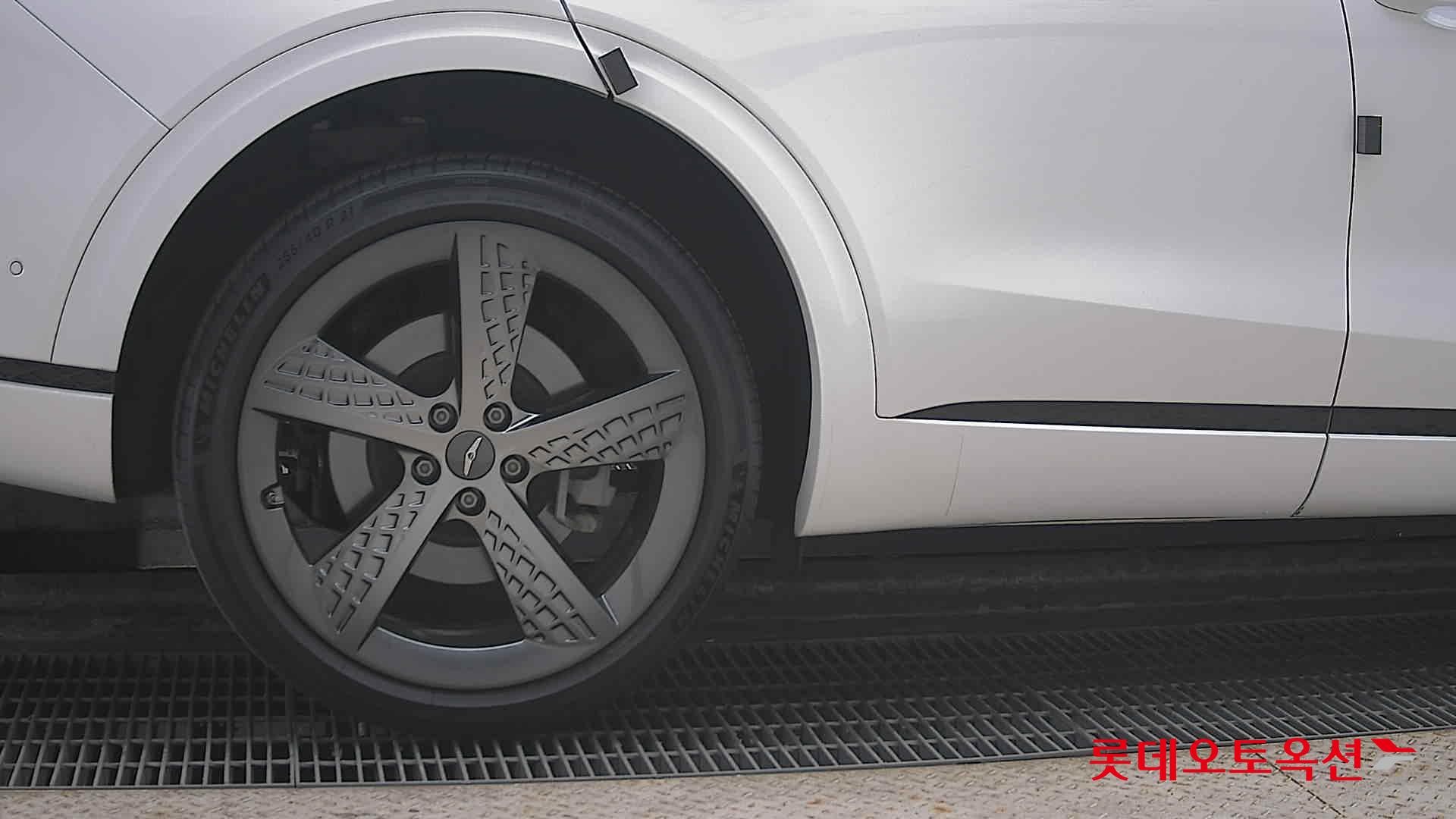 جينسس جي في 70