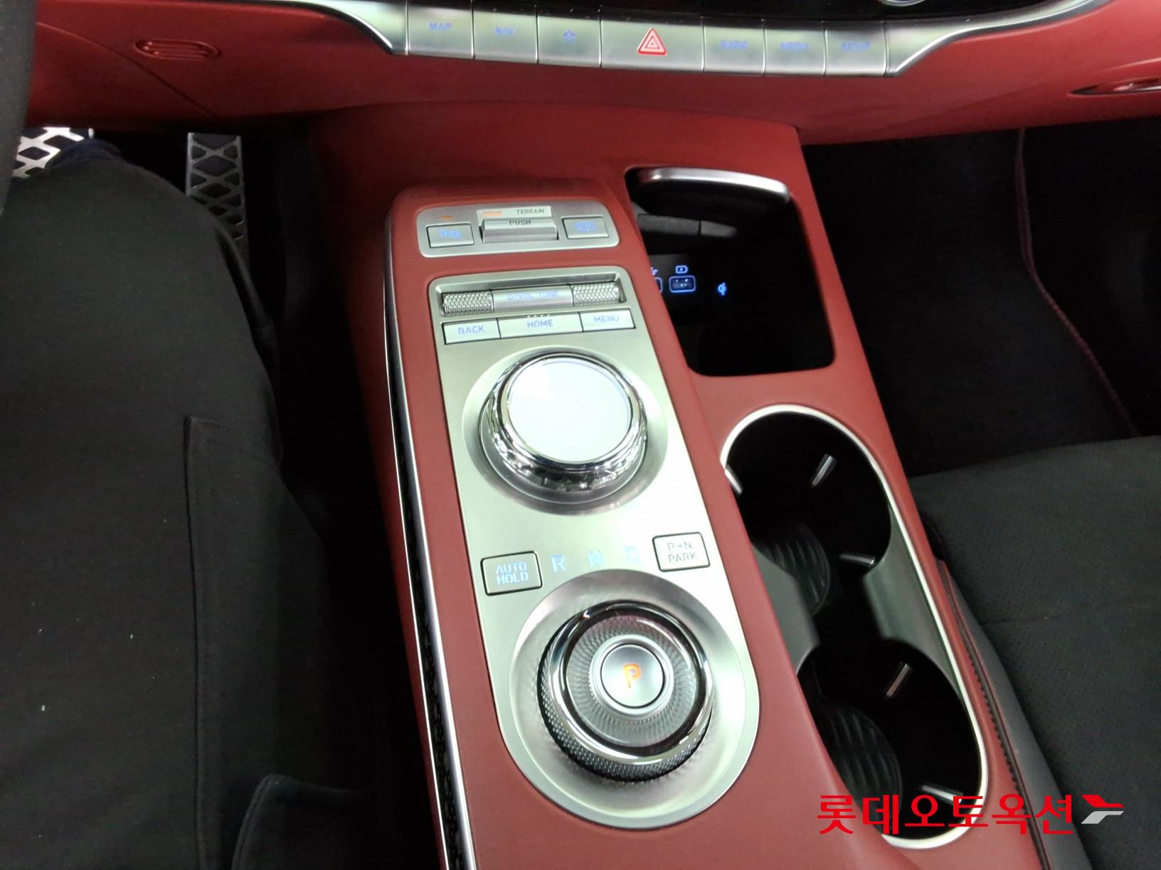 جينسس جي في 70