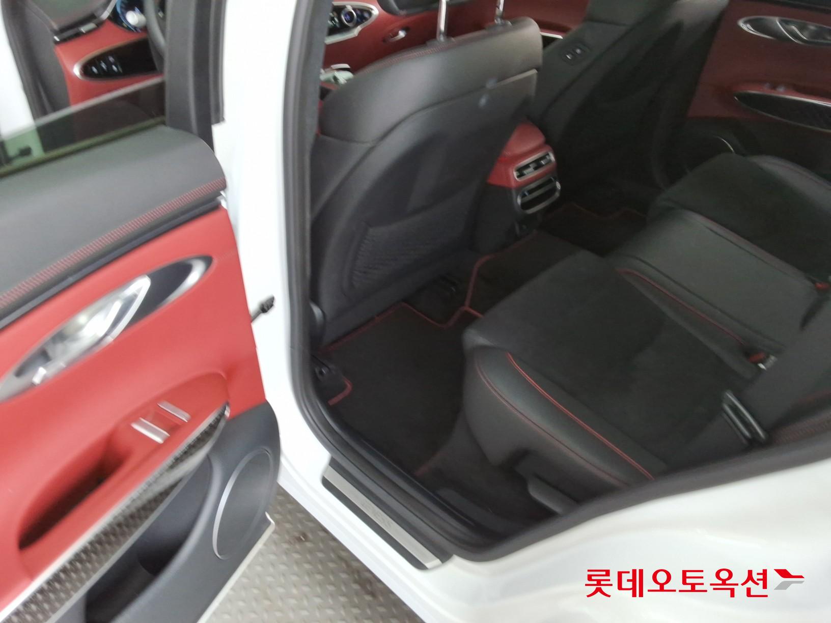 جينسس جي في 70