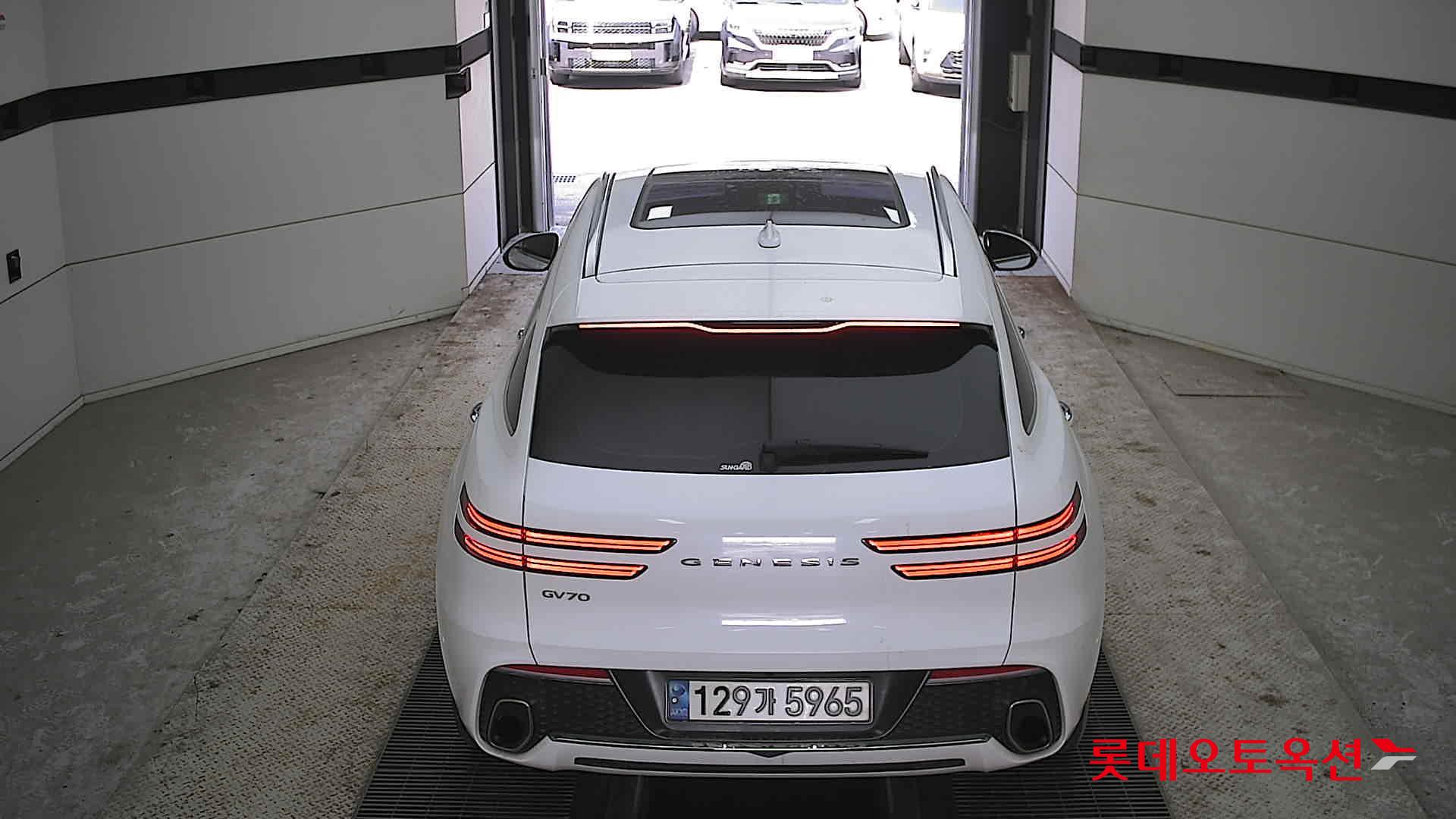 جينسس جي في 70