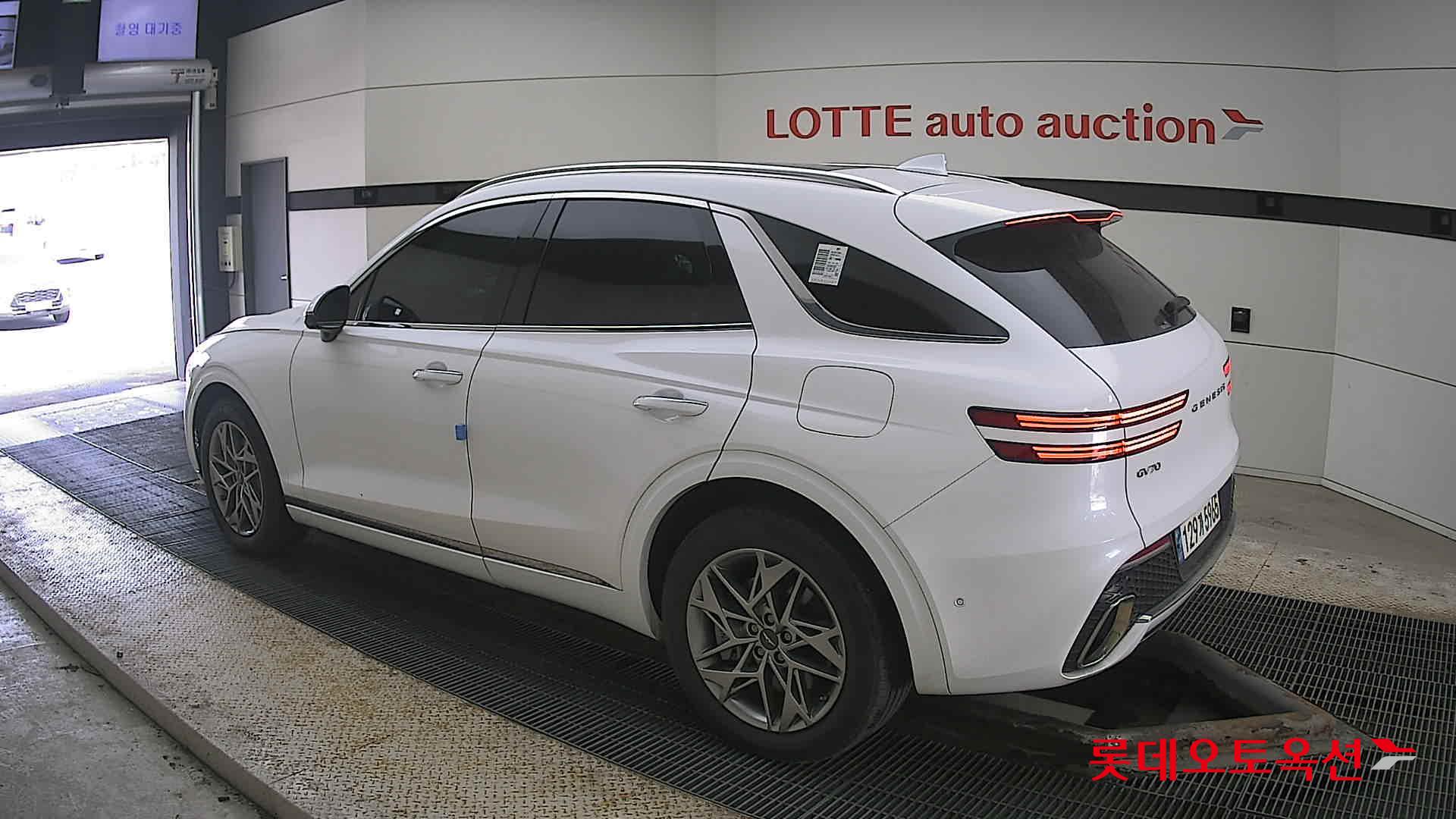 جينسس جي في 70