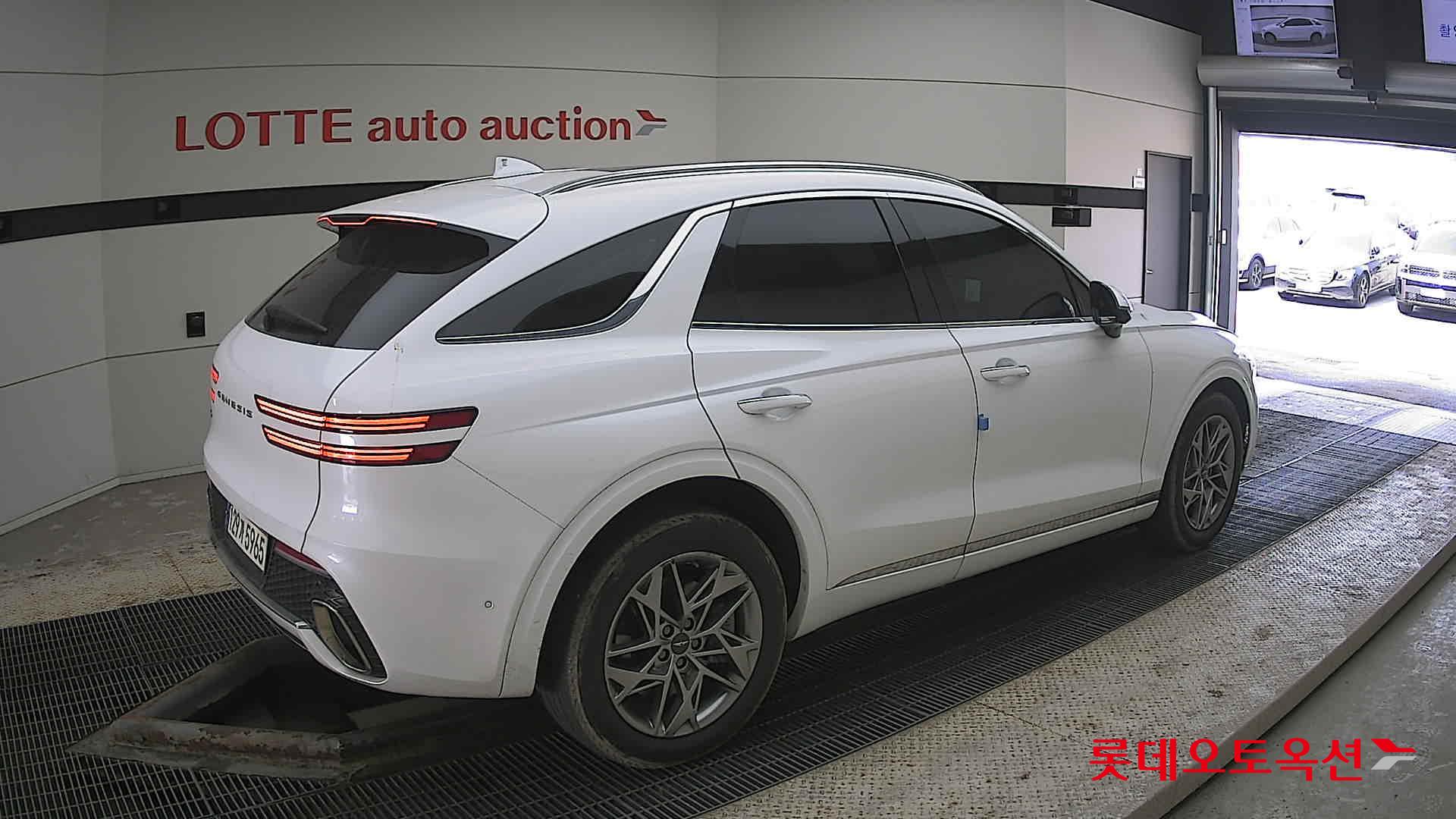 جينسس جي في 70