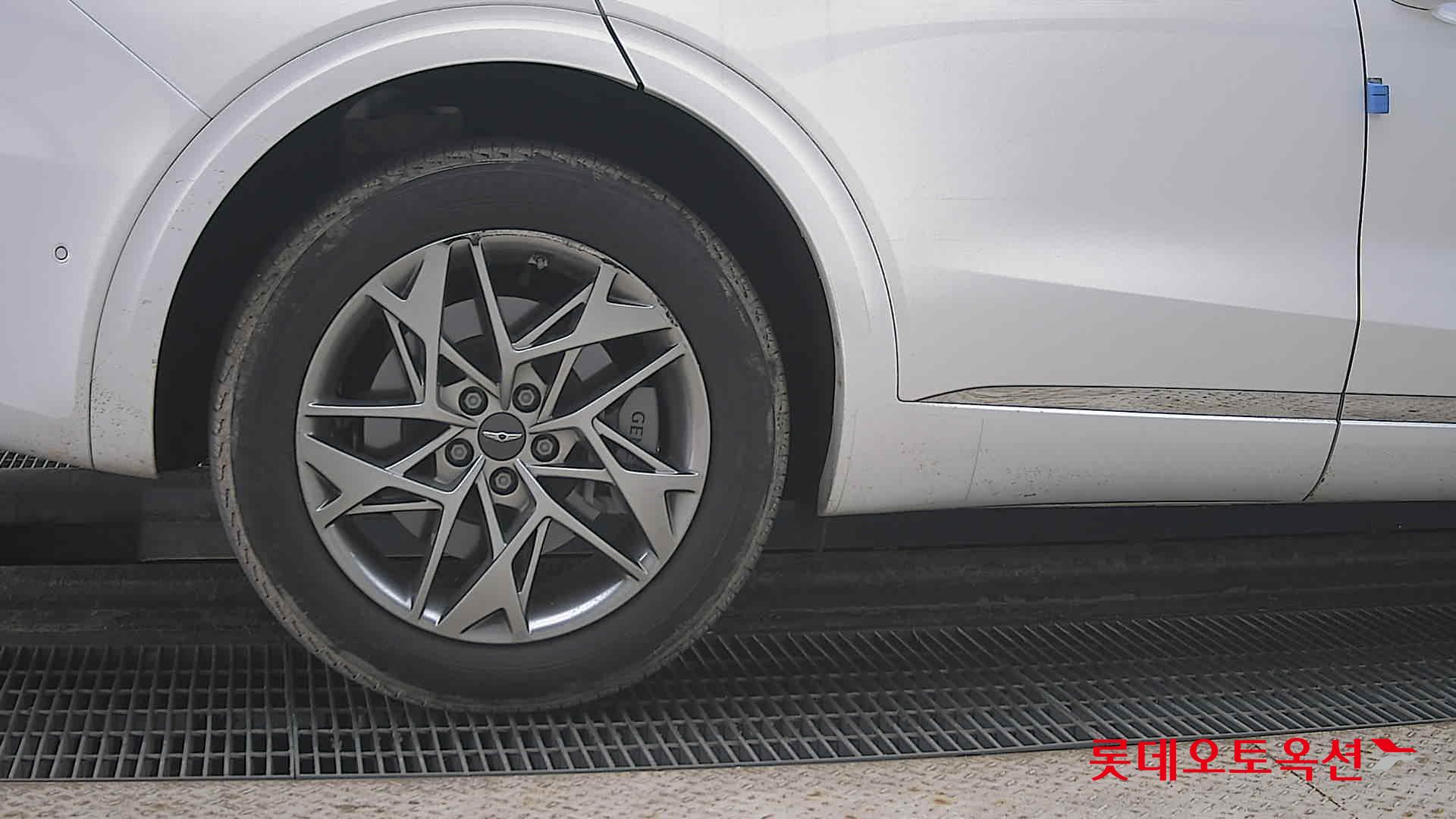 جينسس جي في 70