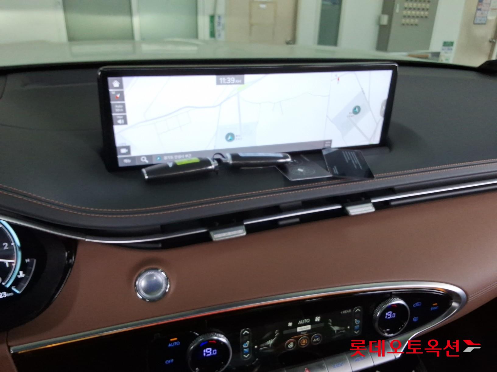 جينسس جي في 70