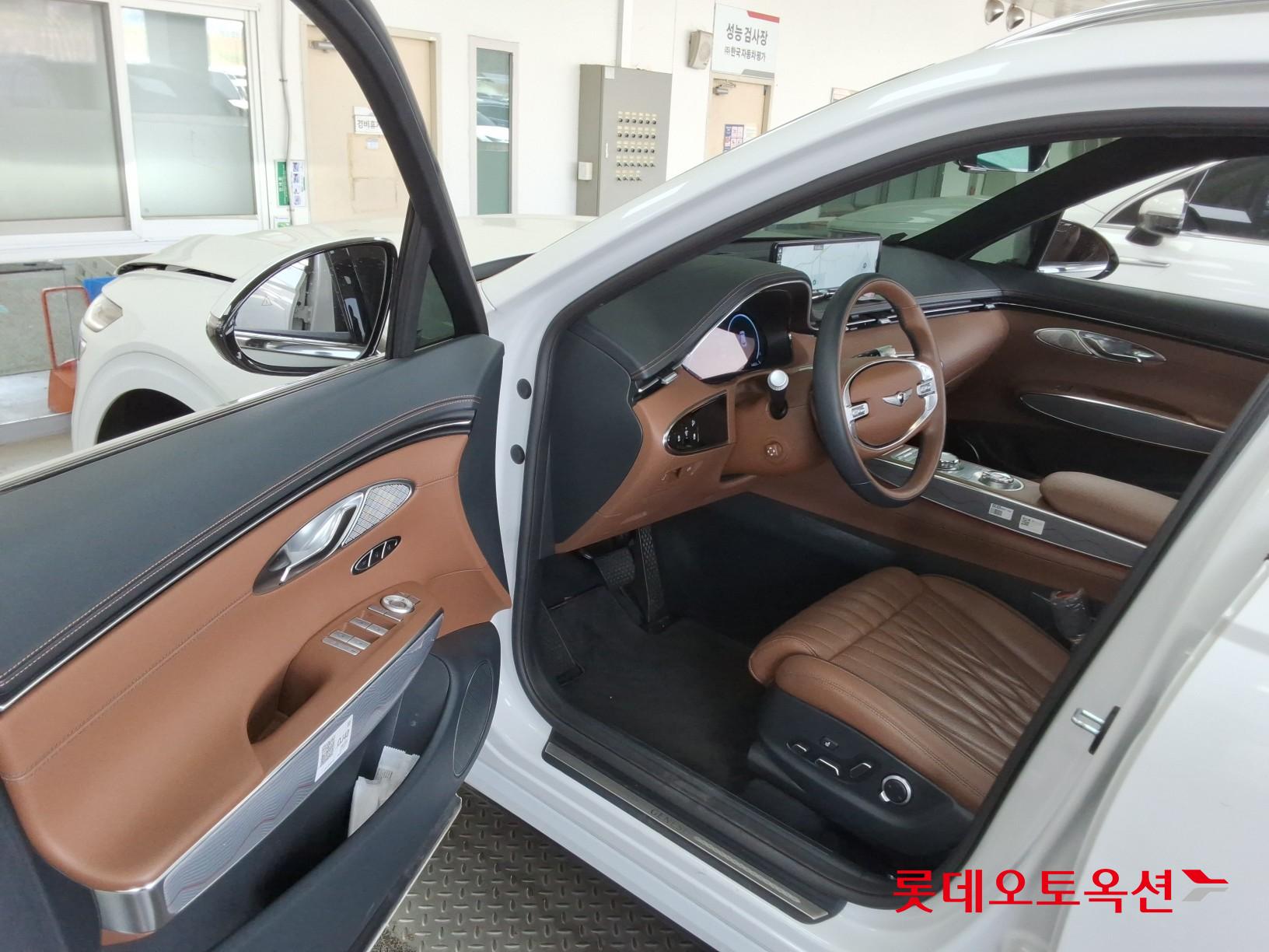 جينسس جي في 70