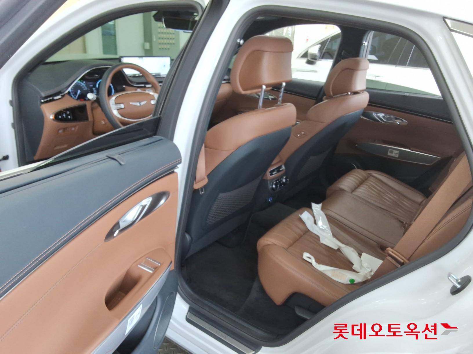 جينسس جي في 70