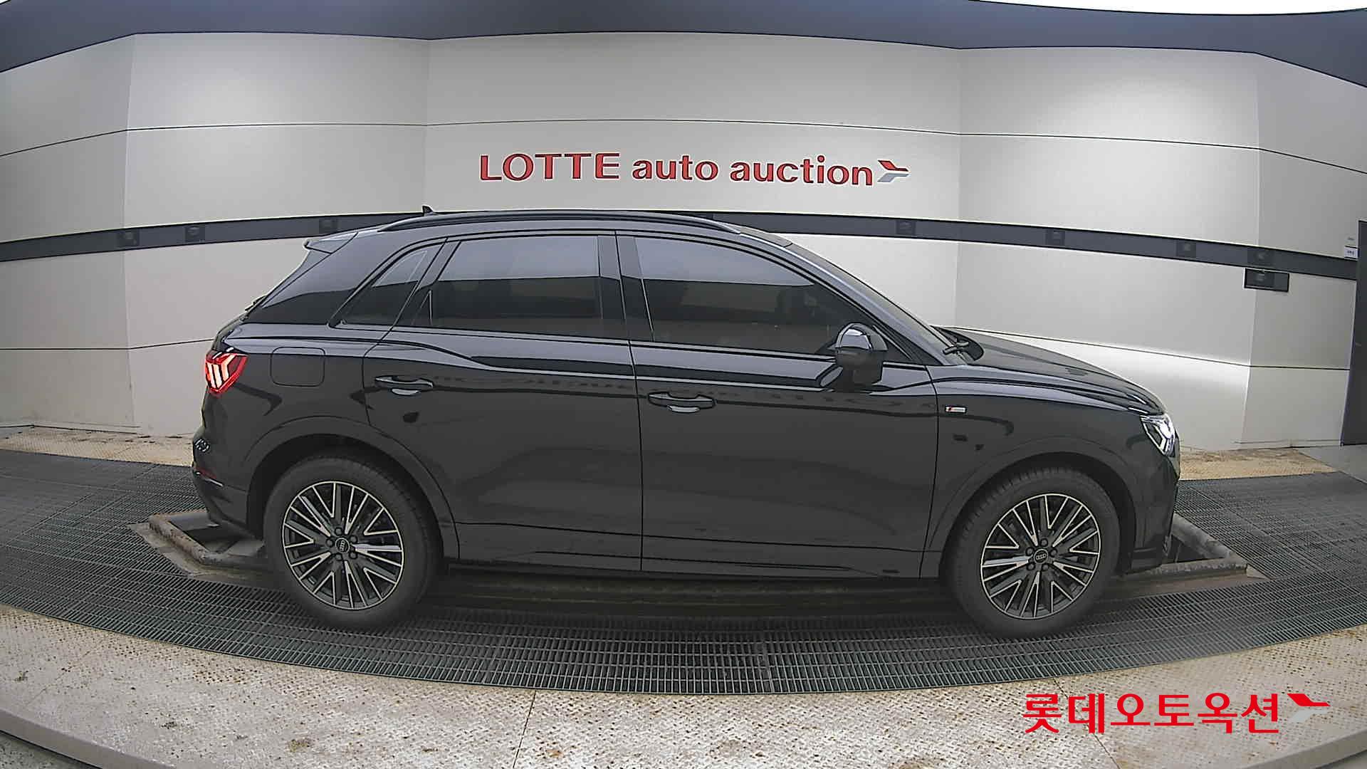 아우디 Q3 - 21
