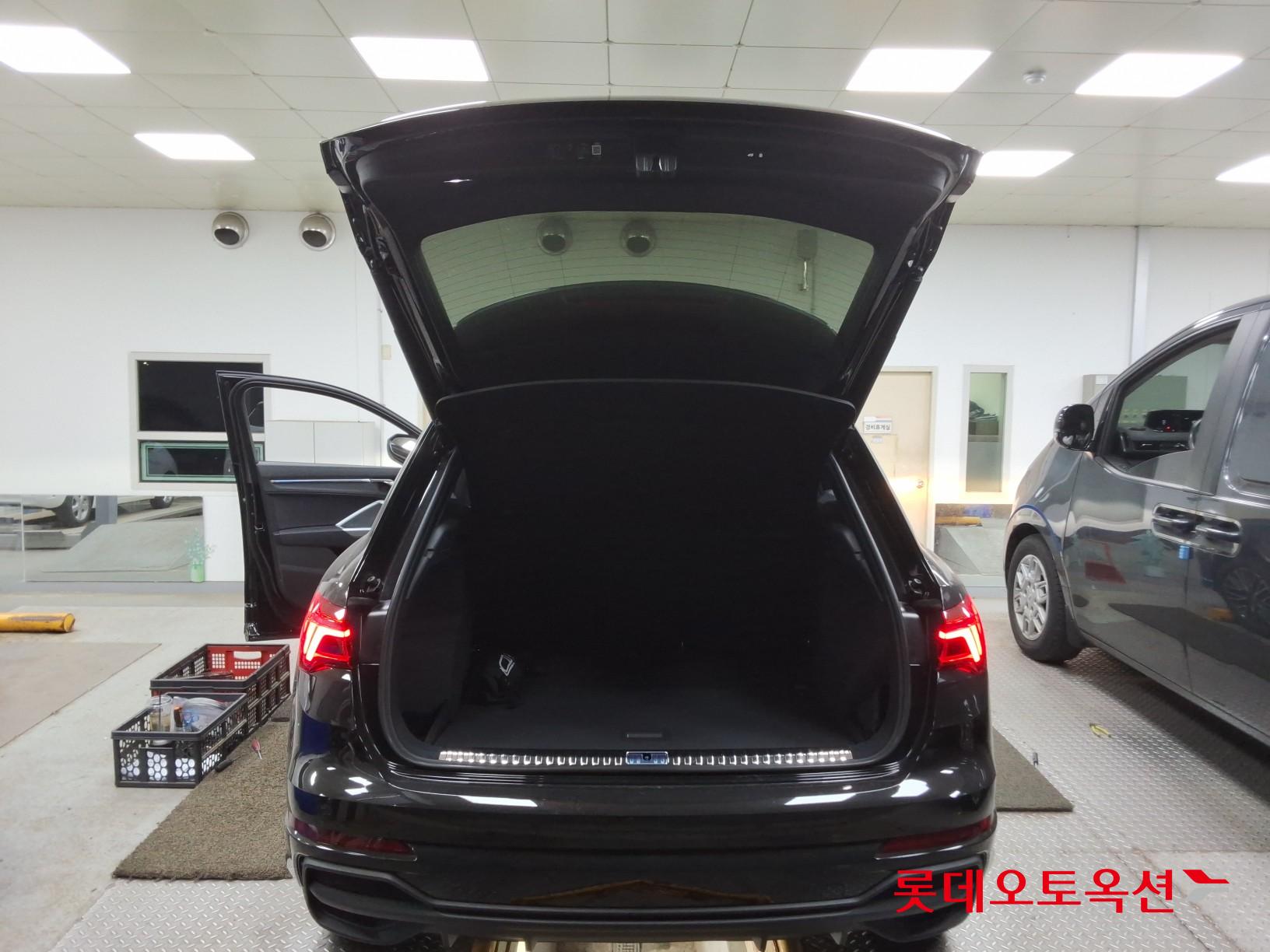 아우디 Q3 - 9