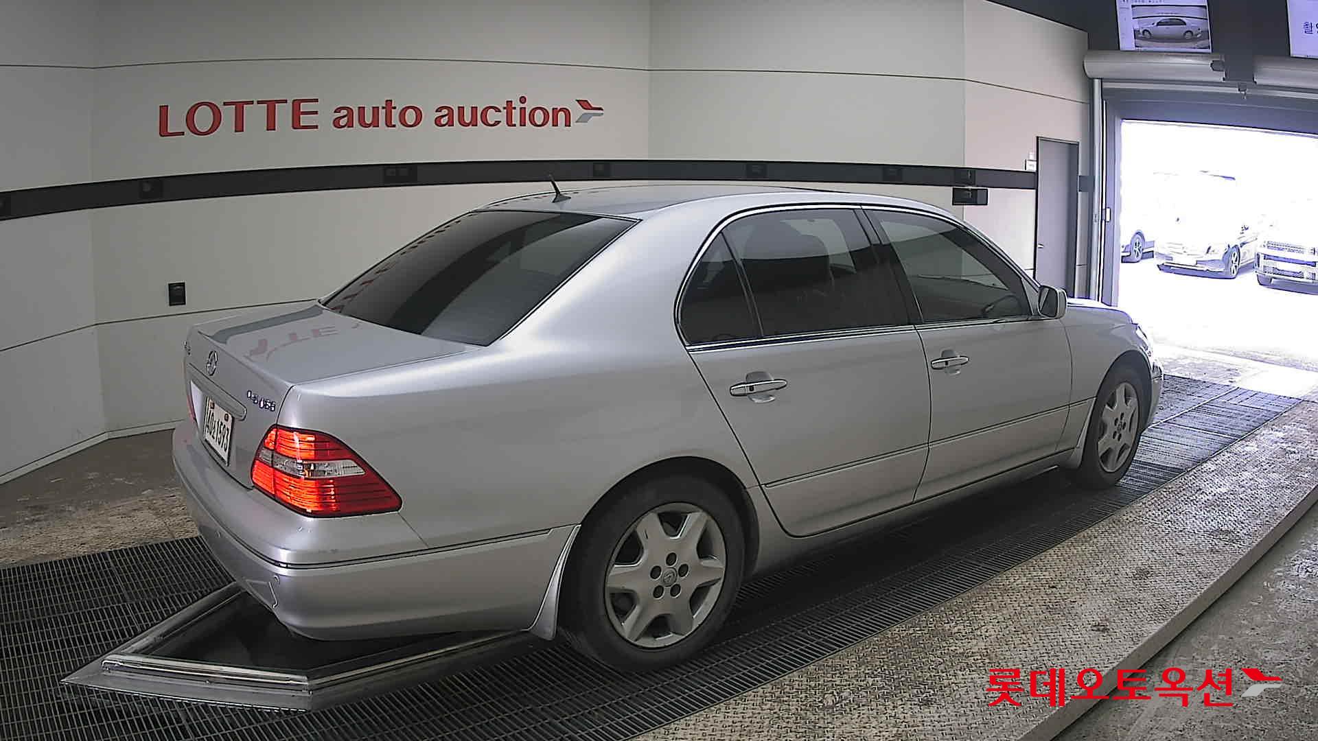 LEXUS LS - 19