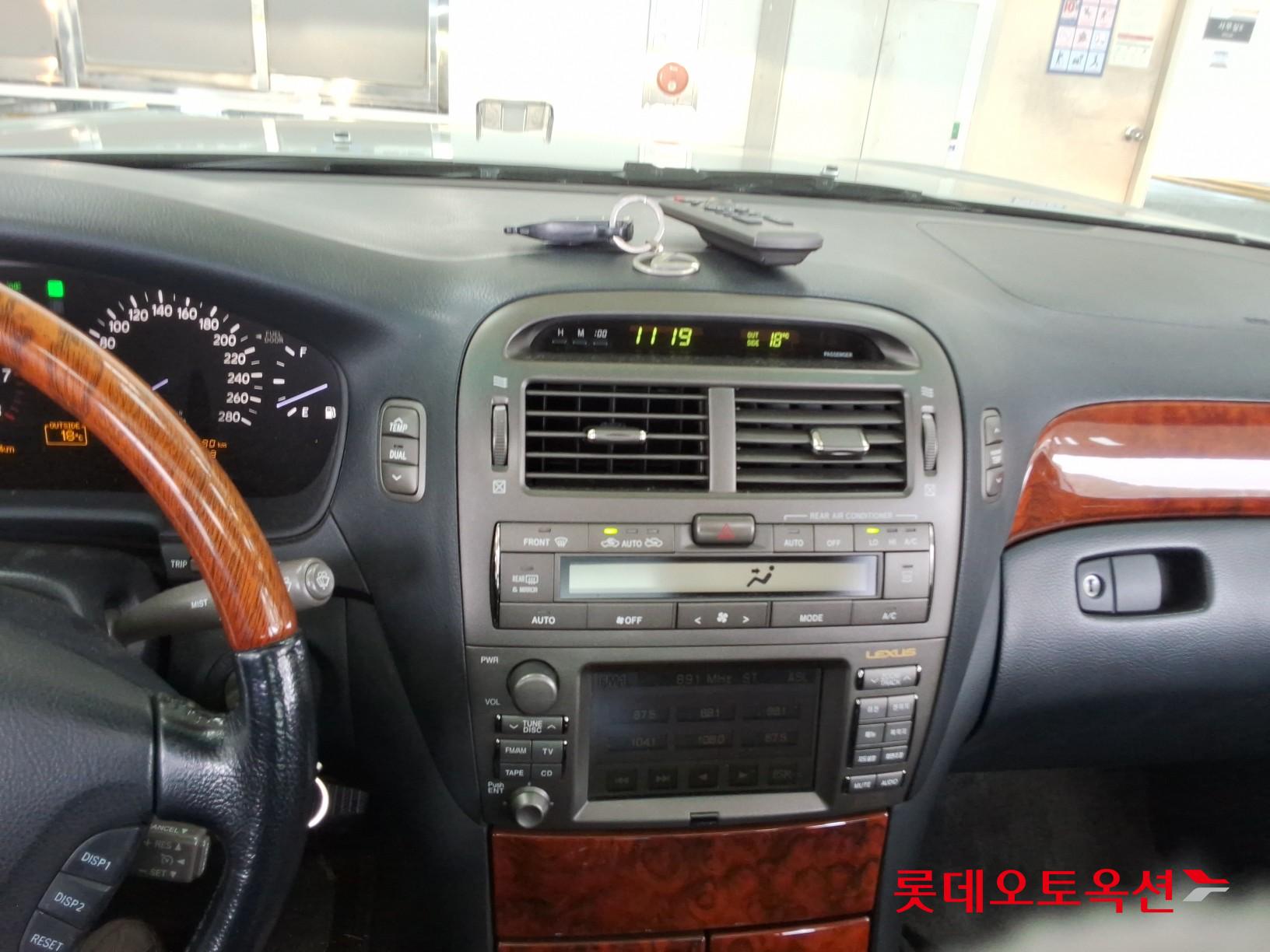 LEXUS LS - 32