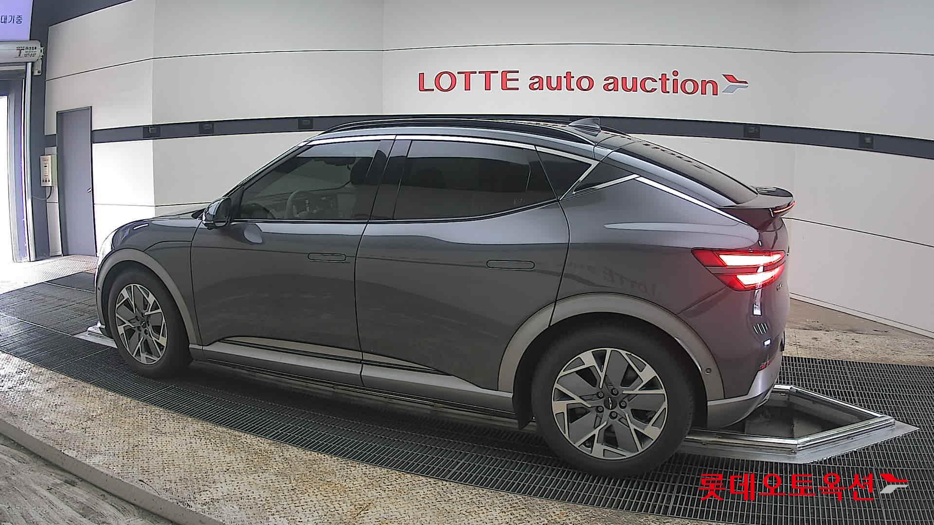 جينسس جي في 60