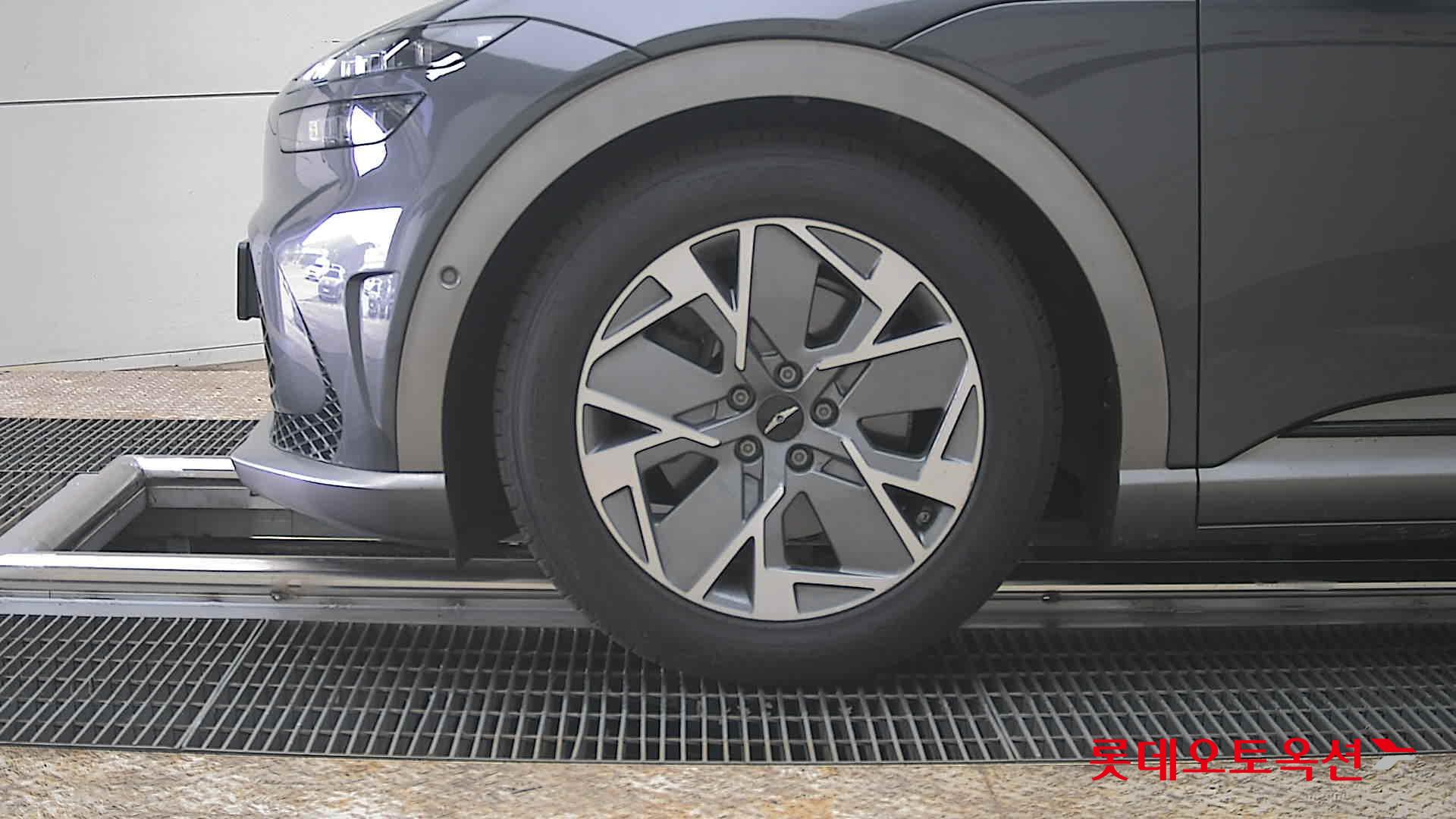 جينسس جي في 60