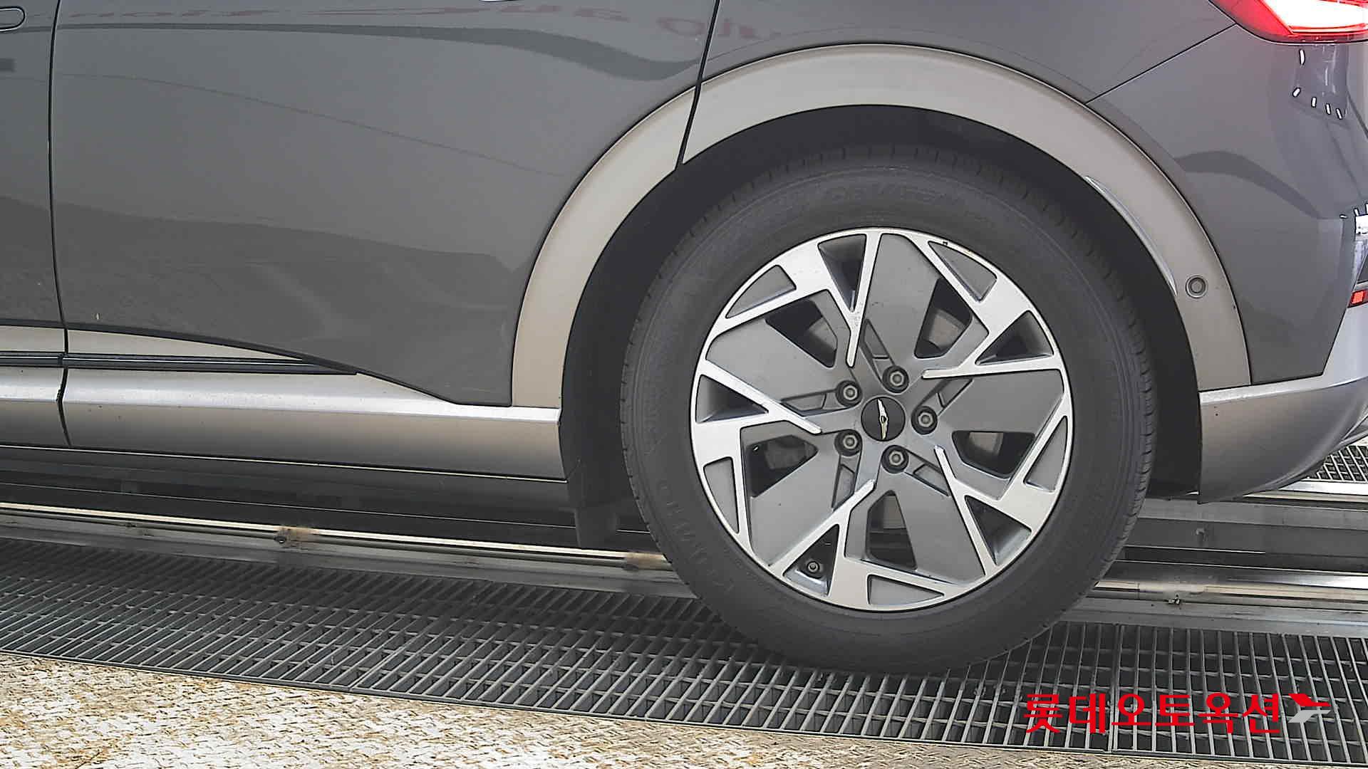 جينسس جي في 60