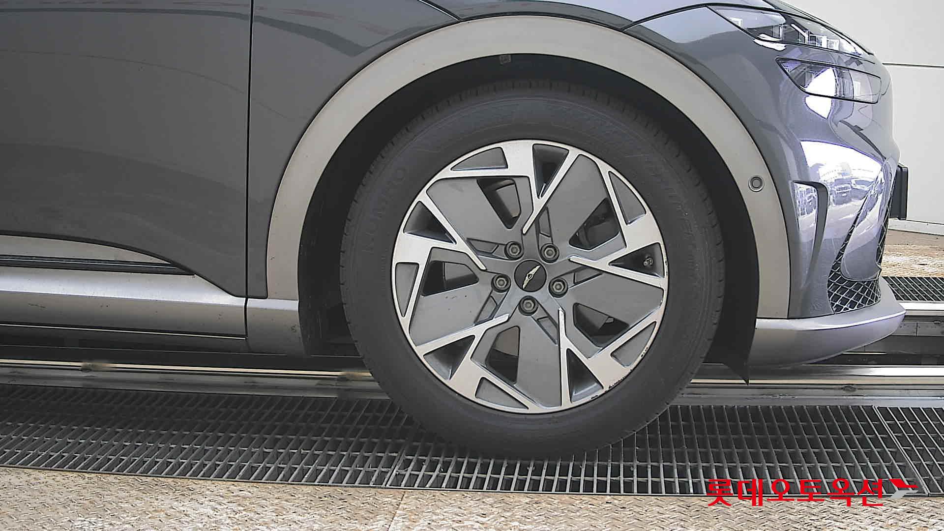 جينسس جي في 60