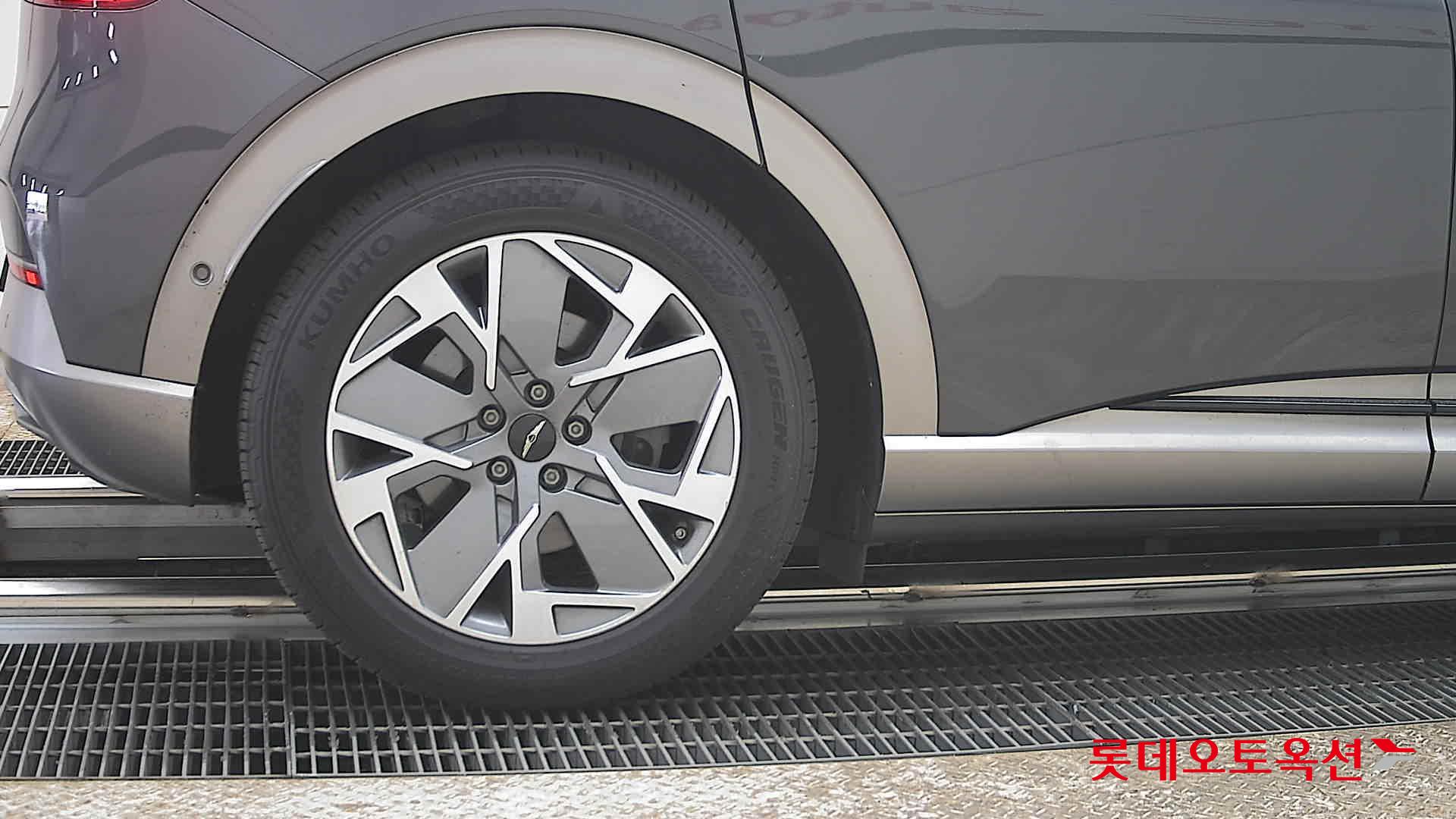 جينسس جي في 60