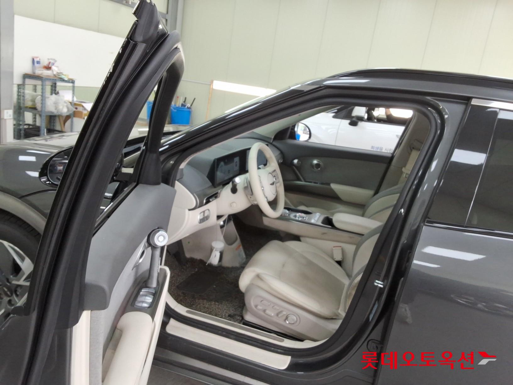 جينسس جي في 60