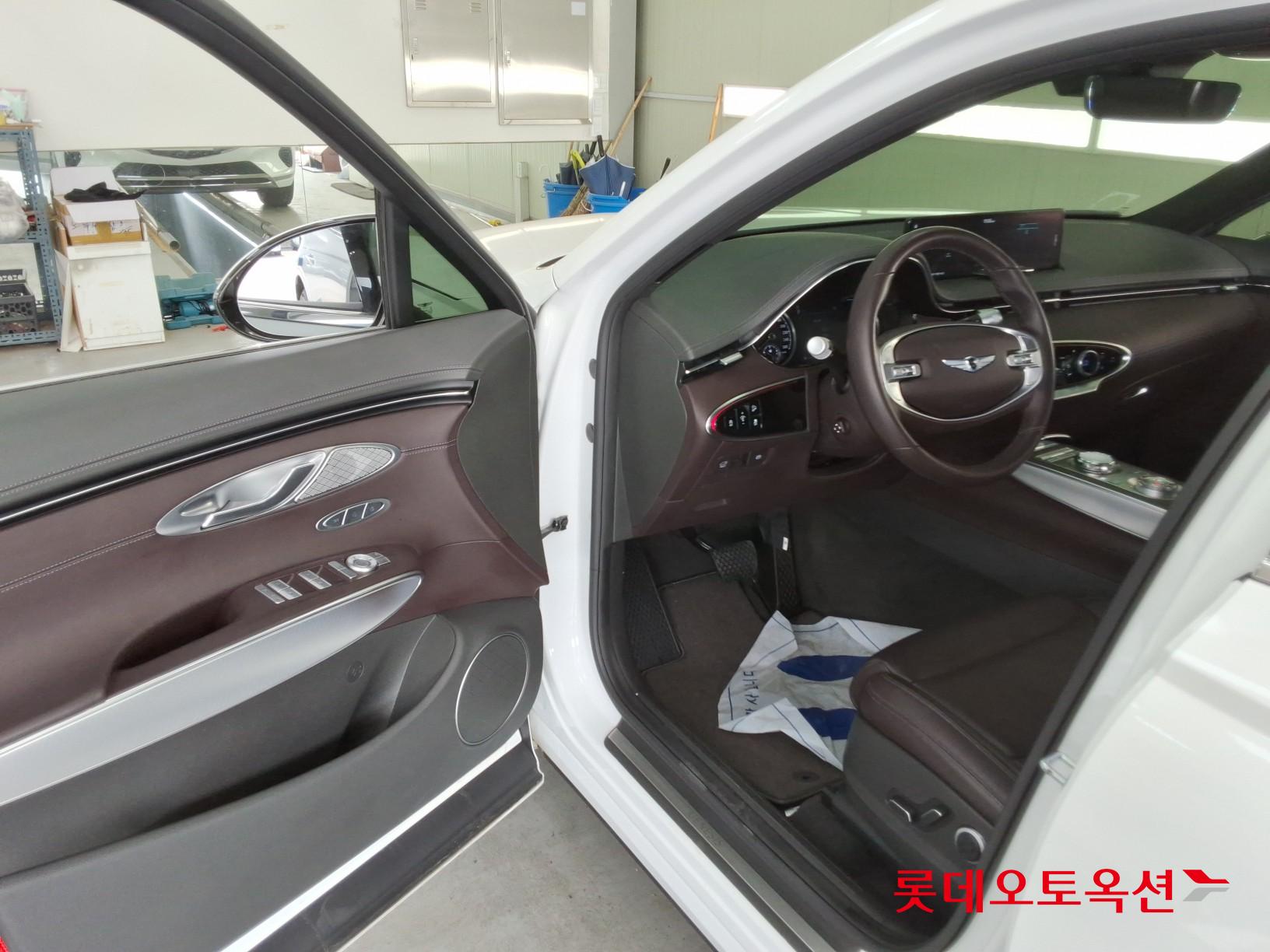 جينسس جي في 70