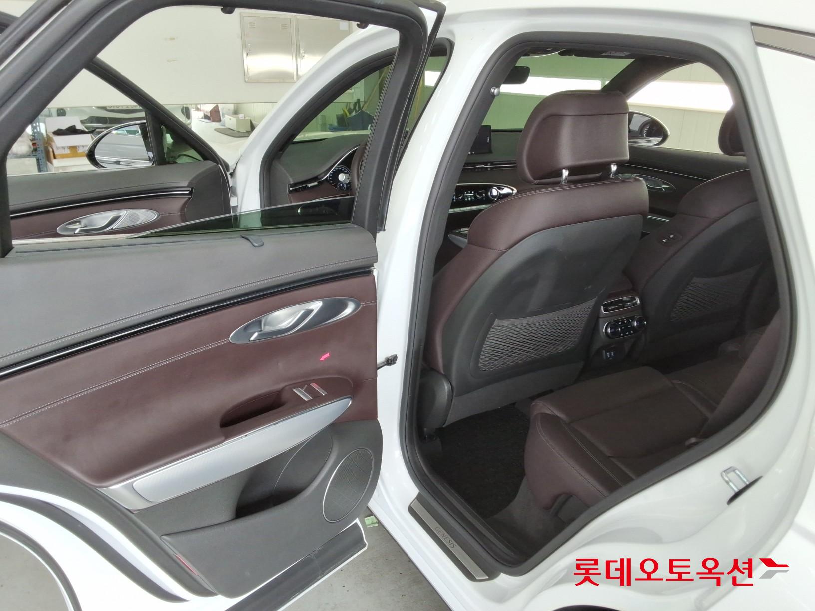 جينسس جي في 70