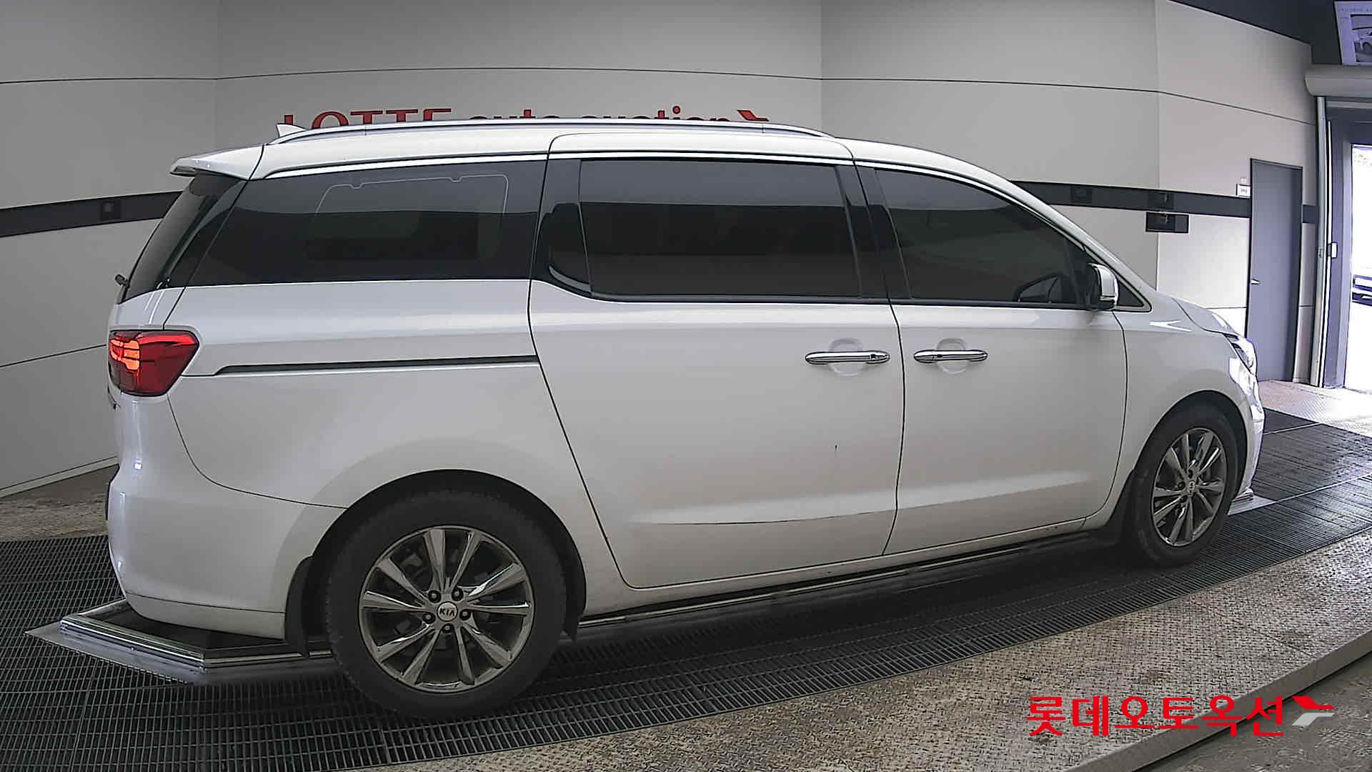 كيا نيو كارنيفال - 20