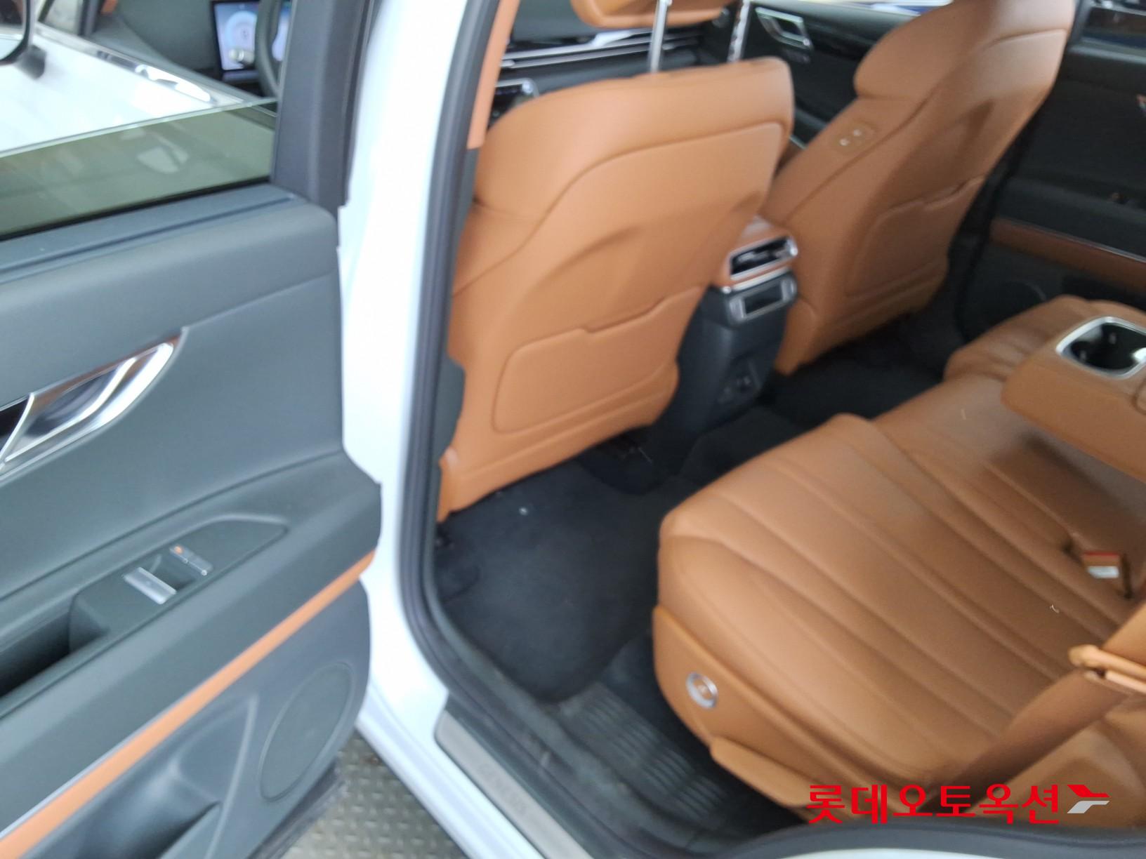 جينسس جي في 80