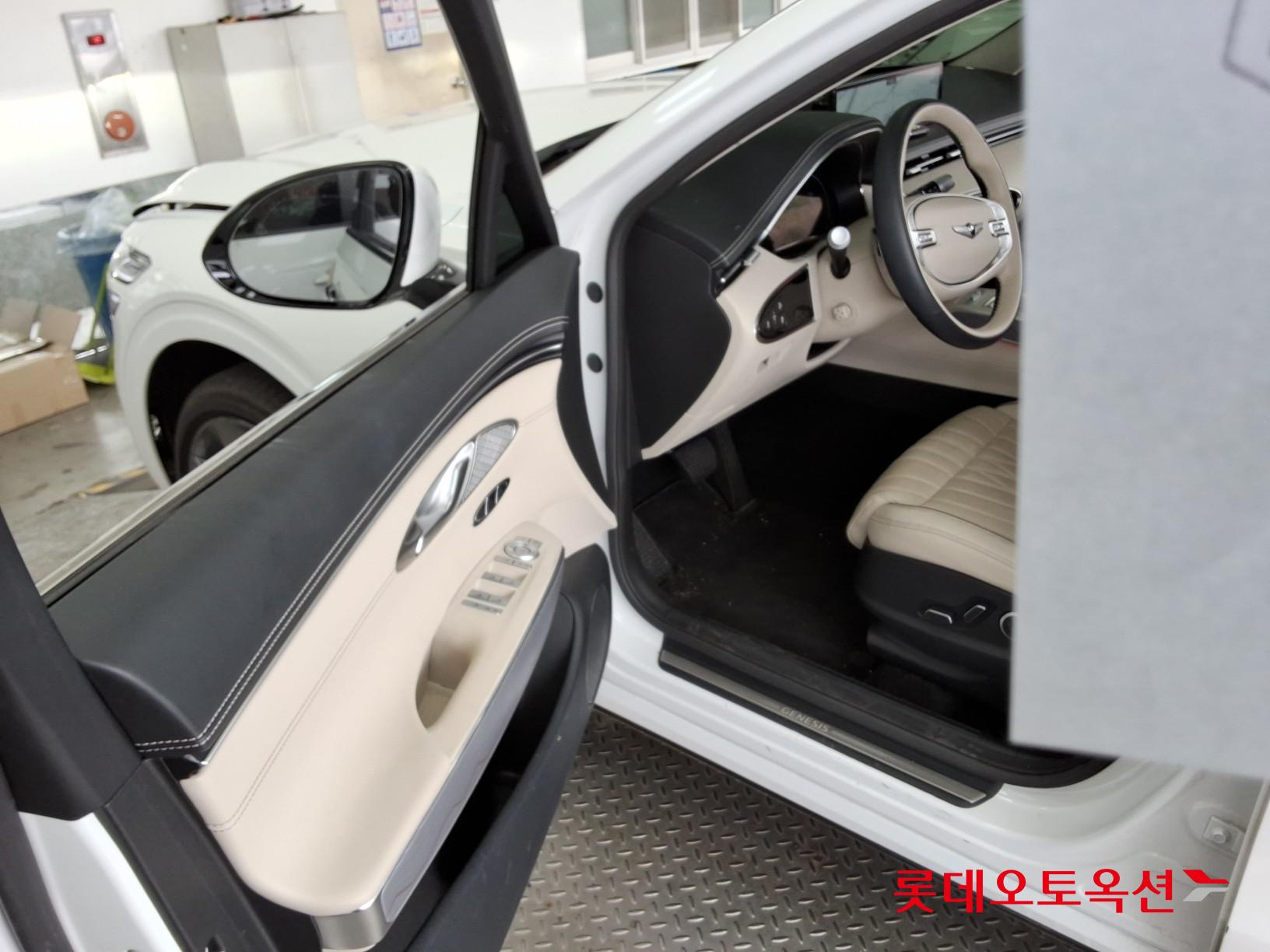 جينسس جي في 70