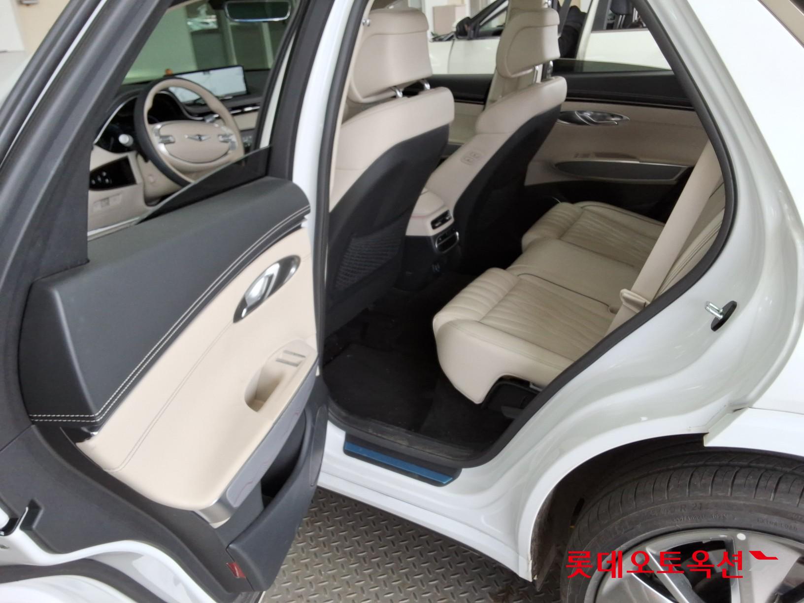 جينسس جي في 70