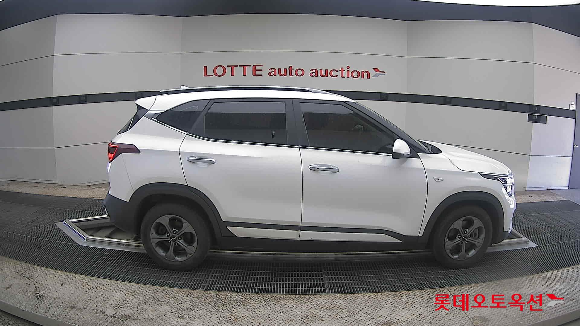 Kia Seltos - 21