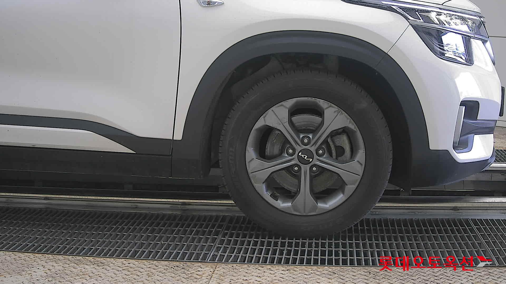 Kia Seltos - 27